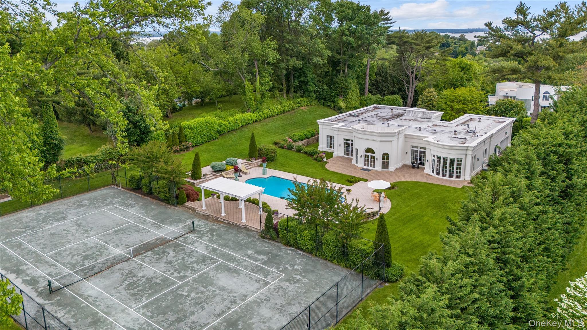 6 Hamptworth Drive, Kings Point, NY 11024