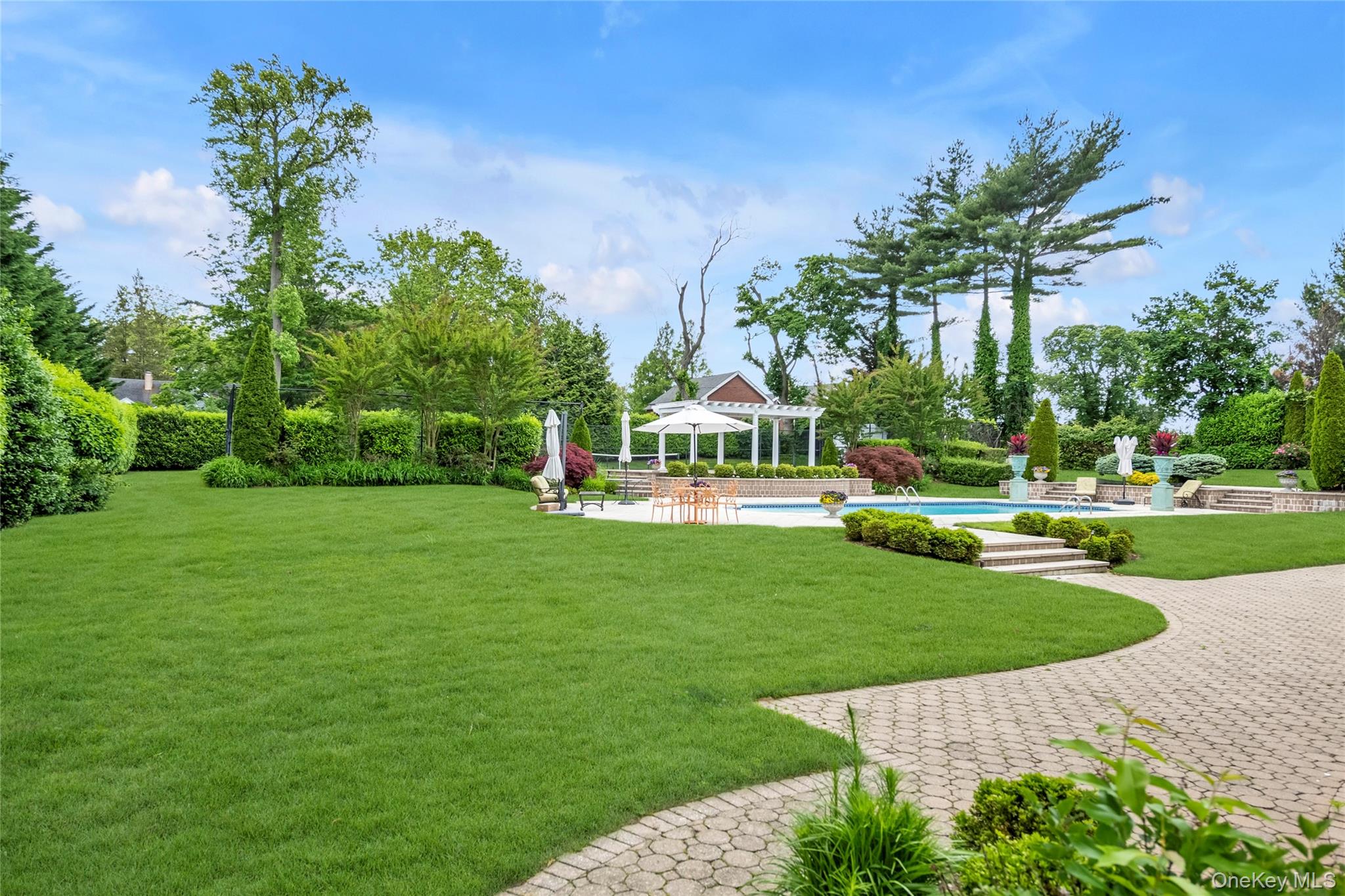 6 Hamptworth Drive, Kings Point, NY 11024