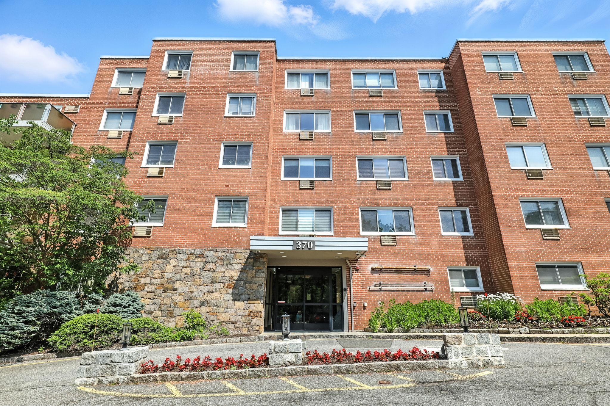 370 Central Park Avenue # 3D, Scarsdale, NY 10583