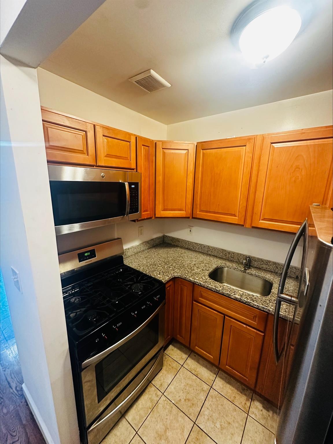 253 E 206th Street, Bronx, NY 10467