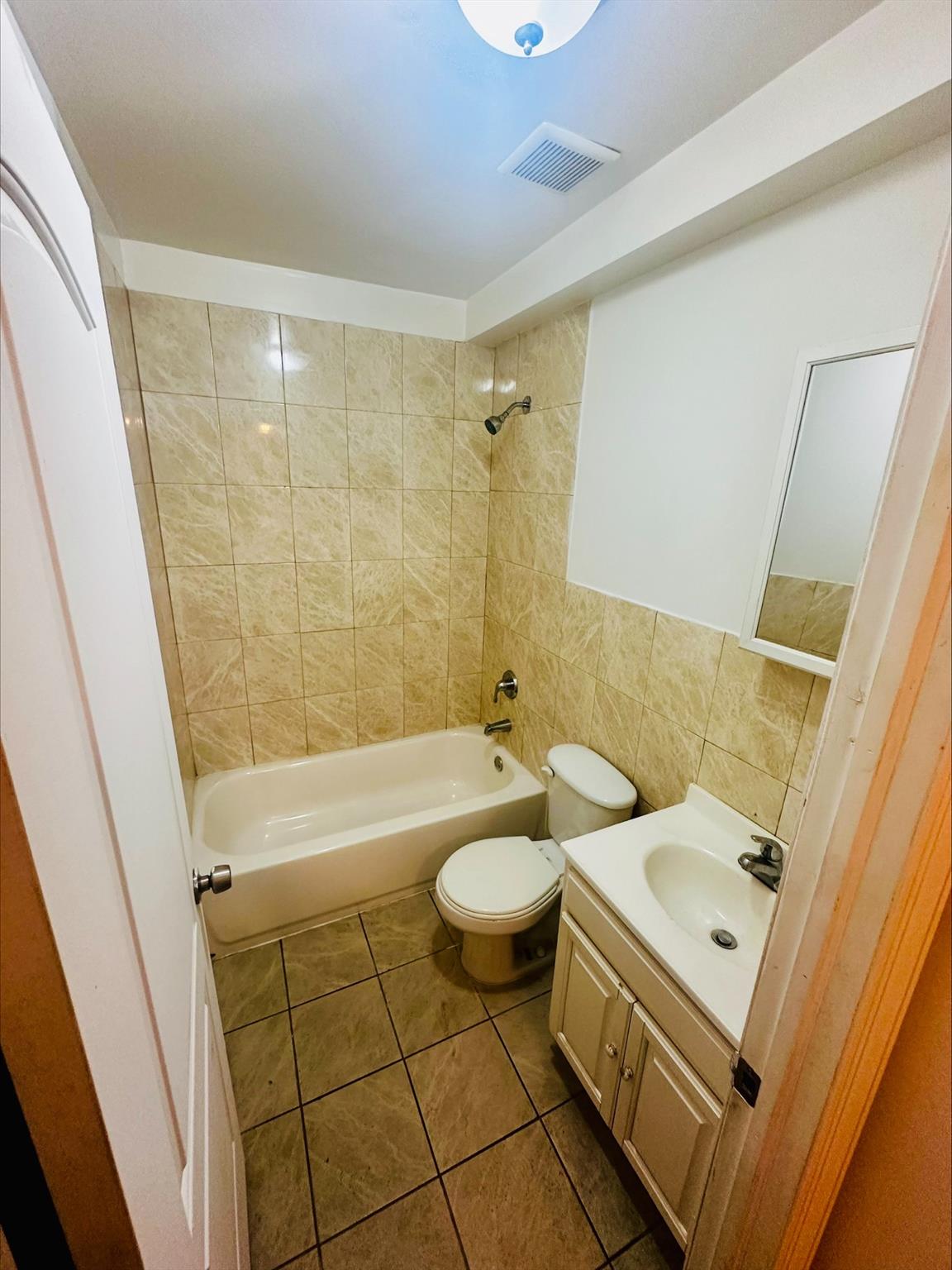253 E 206th Street, Bronx, NY 10467