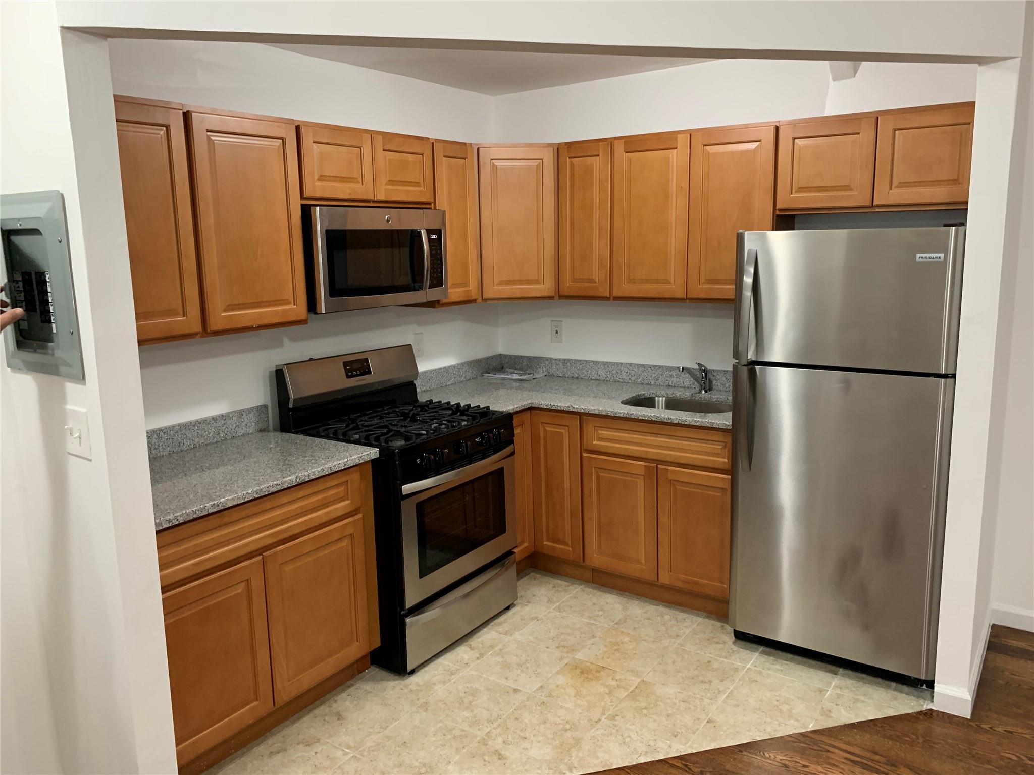 253 E 206th Street, Bronx, NY 10467