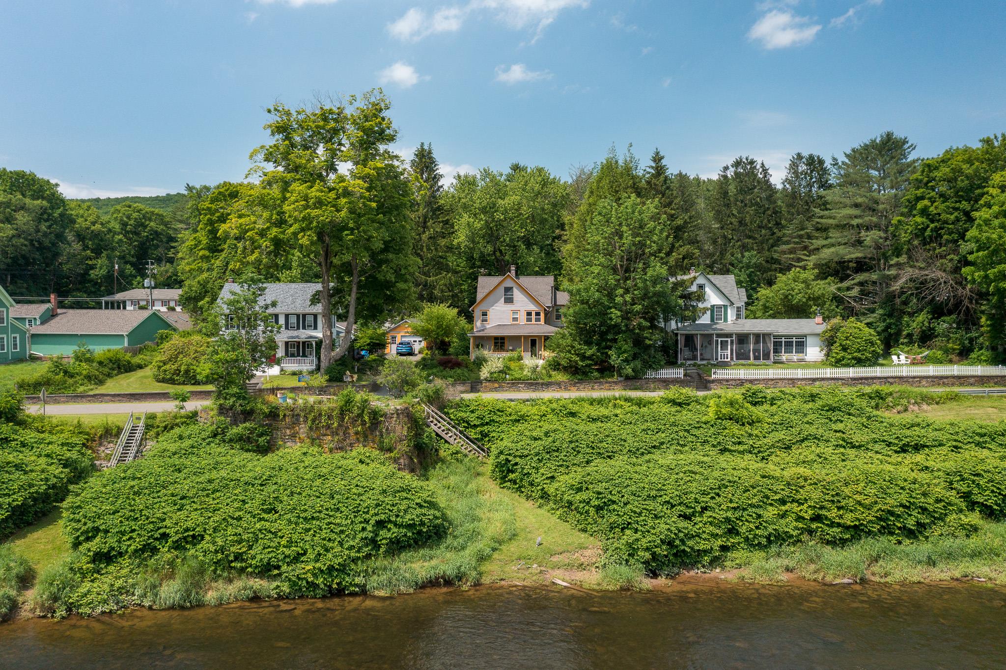 48 River Road, Barryville, NY 12719