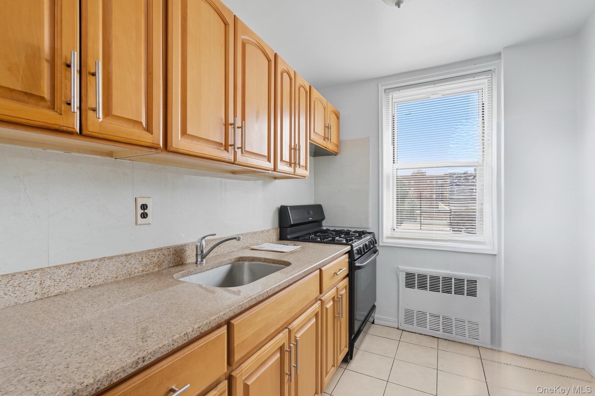 66-01 Burns # 3V, Rego Park, NY 11374
