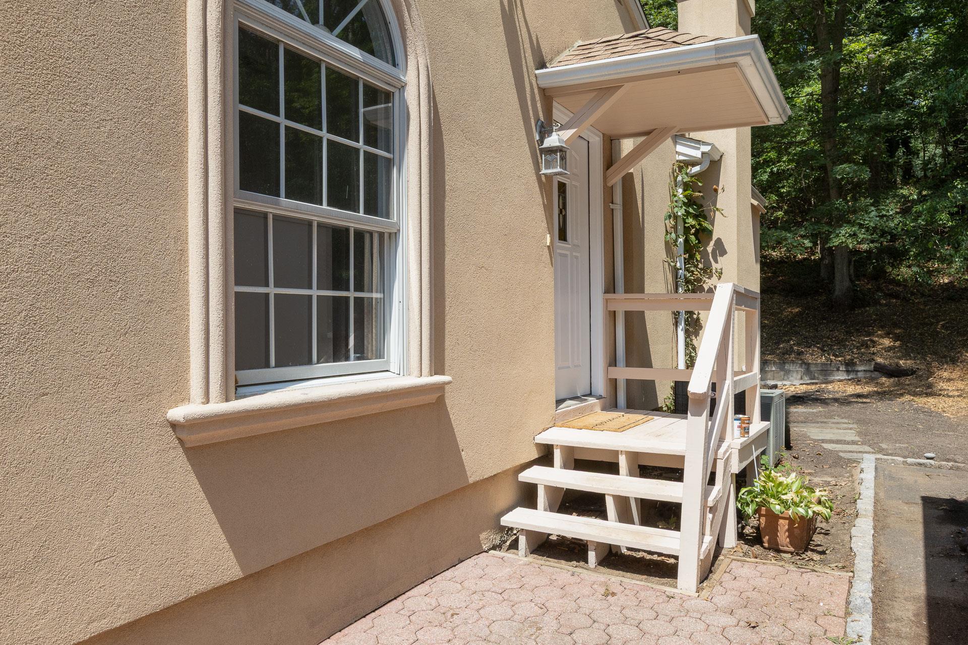 263 North Country Road, Smithtown, NY 11787