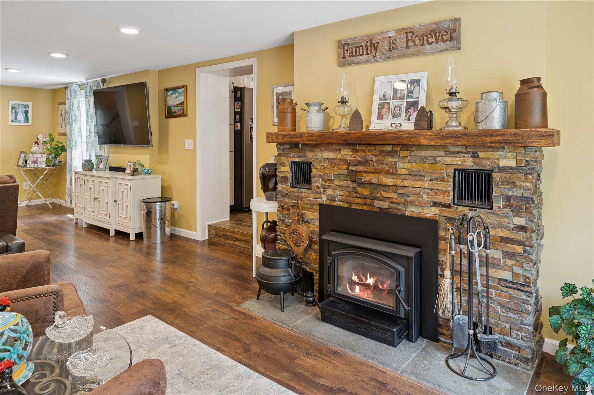 123 Pleasant Road, Lake Peekskill, NY 10537