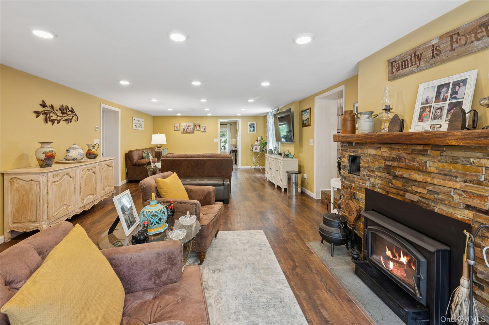 123 Pleasant Road, Lake Peekskill, NY 10537