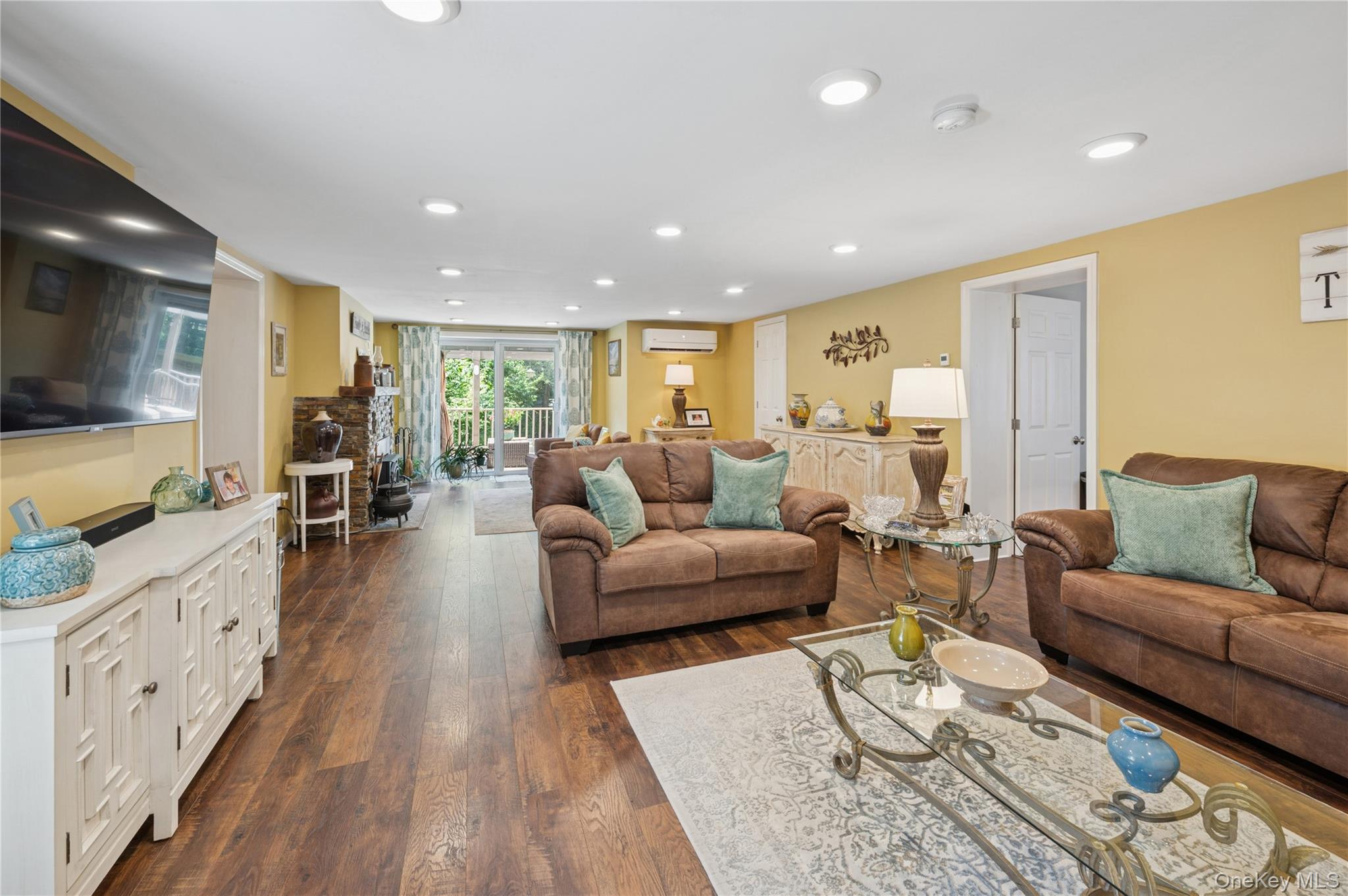 123 Pleasant Road, Lake Peekskill, NY 10537