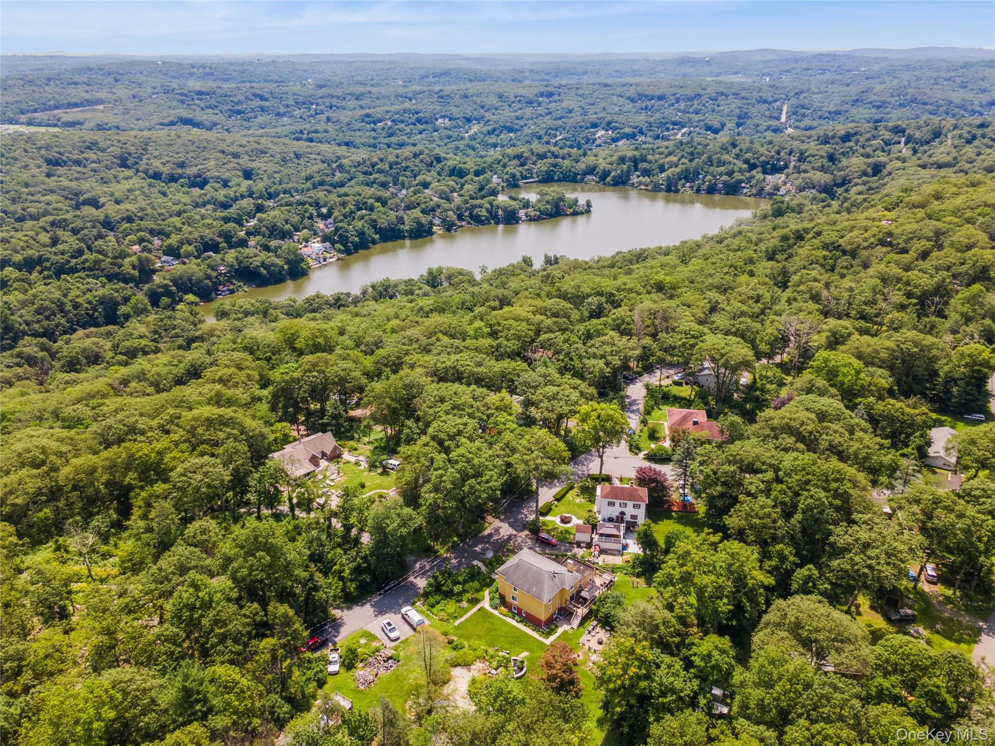 123 Pleasant Road, Lake Peekskill, NY 10537