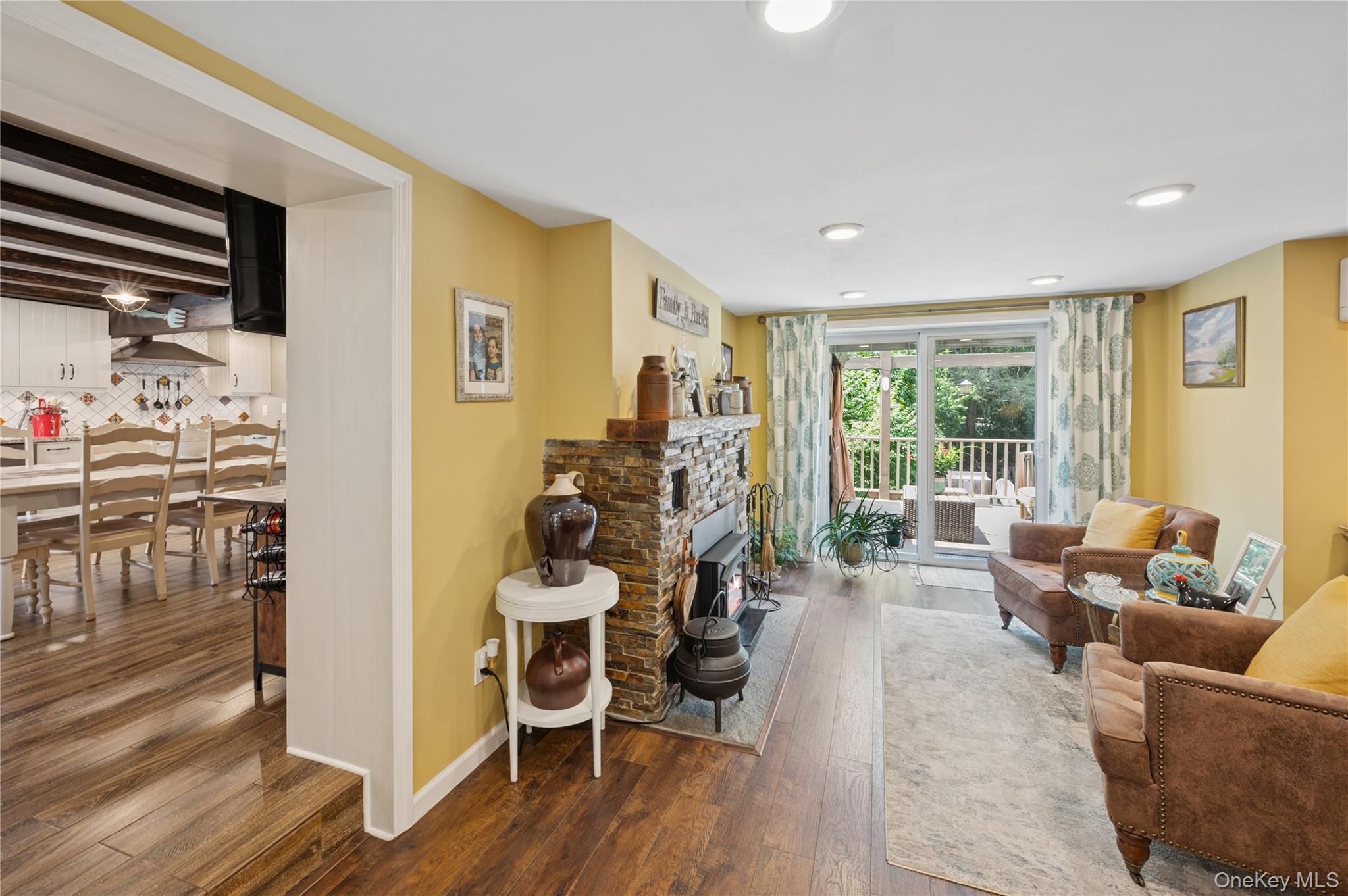 123 Pleasant Road, Lake Peekskill, NY 10537