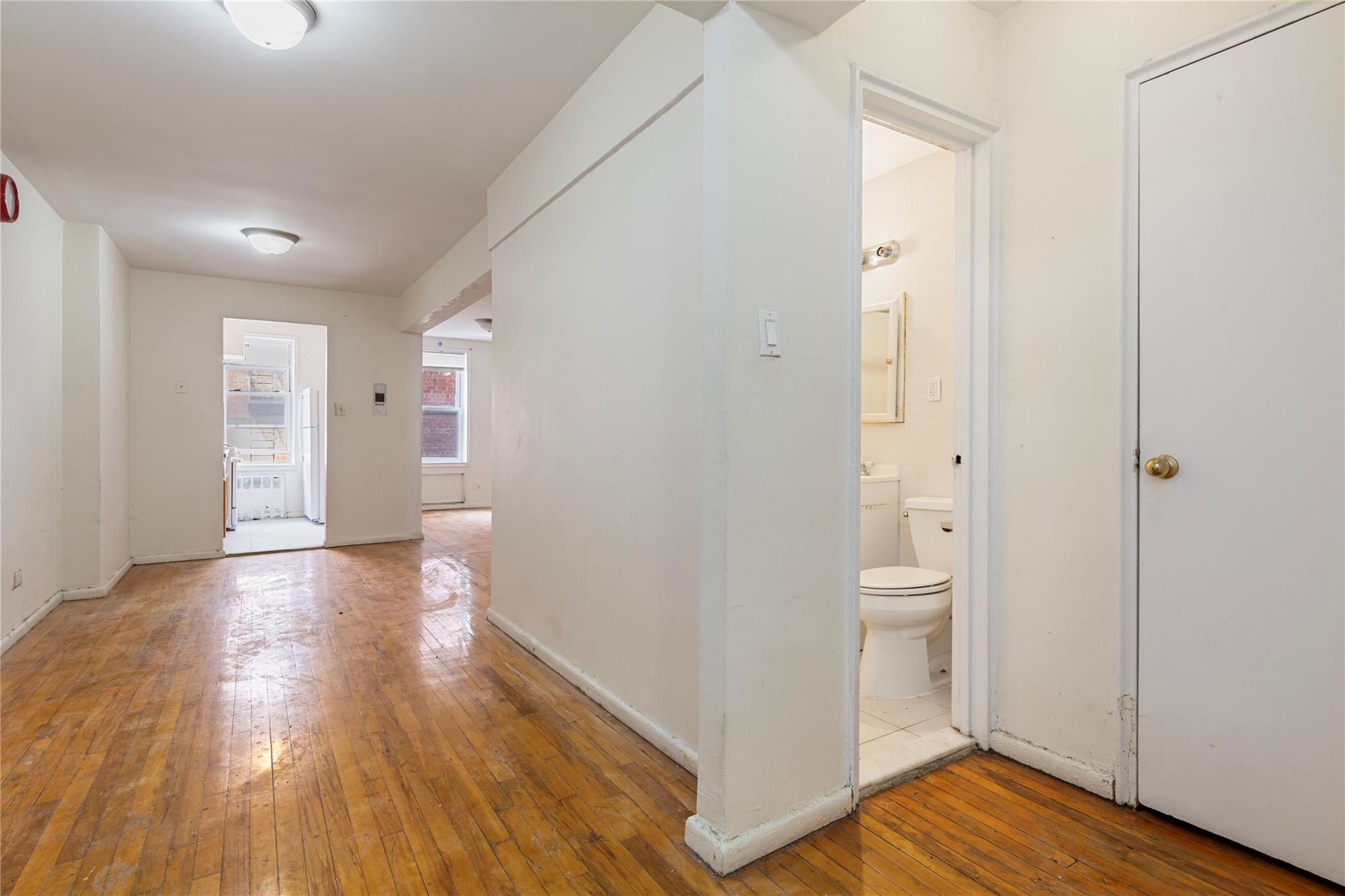 142-20 41 # 4C, Flushing, NY 11355