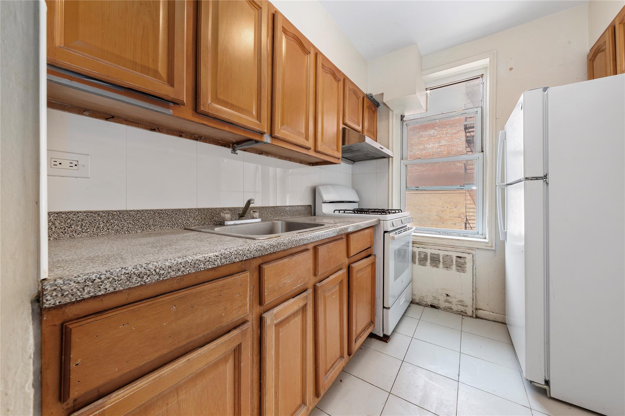 142-20 41 # 4C, Flushing, NY 11355