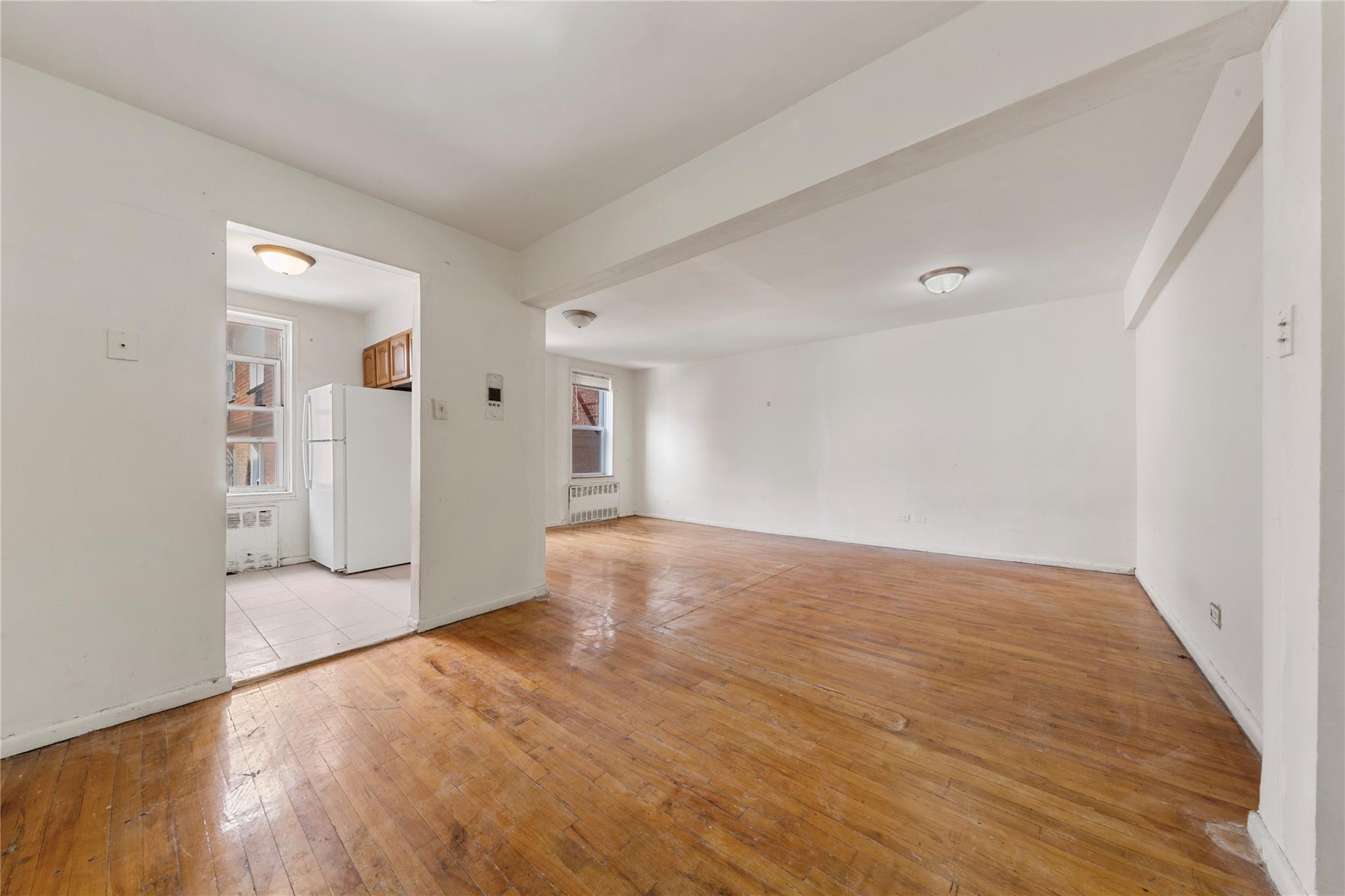 142-20 41 # 4C, Flushing, NY 11355