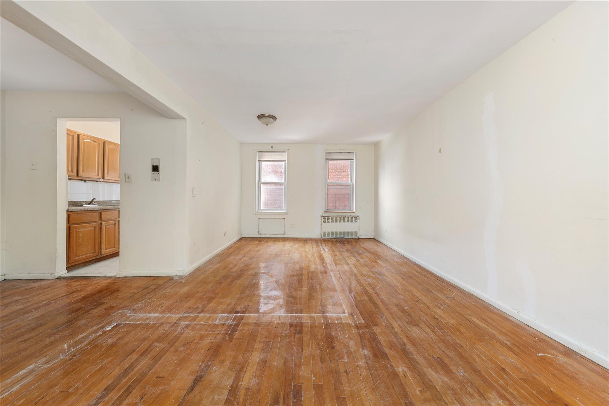 142-20 41 # 4C, Flushing, NY 11355