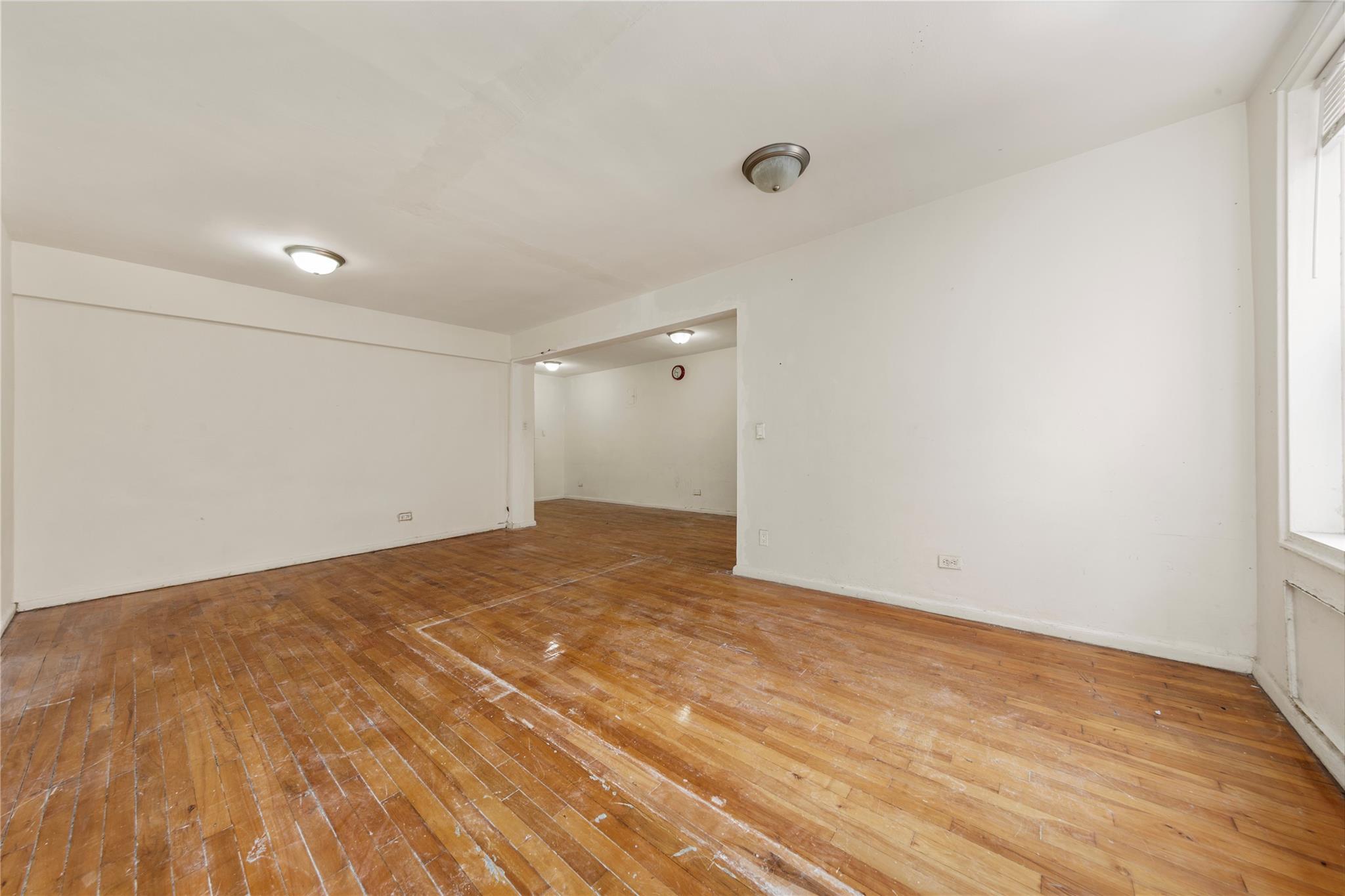 142-20 41 # 4C, Flushing, NY 11355