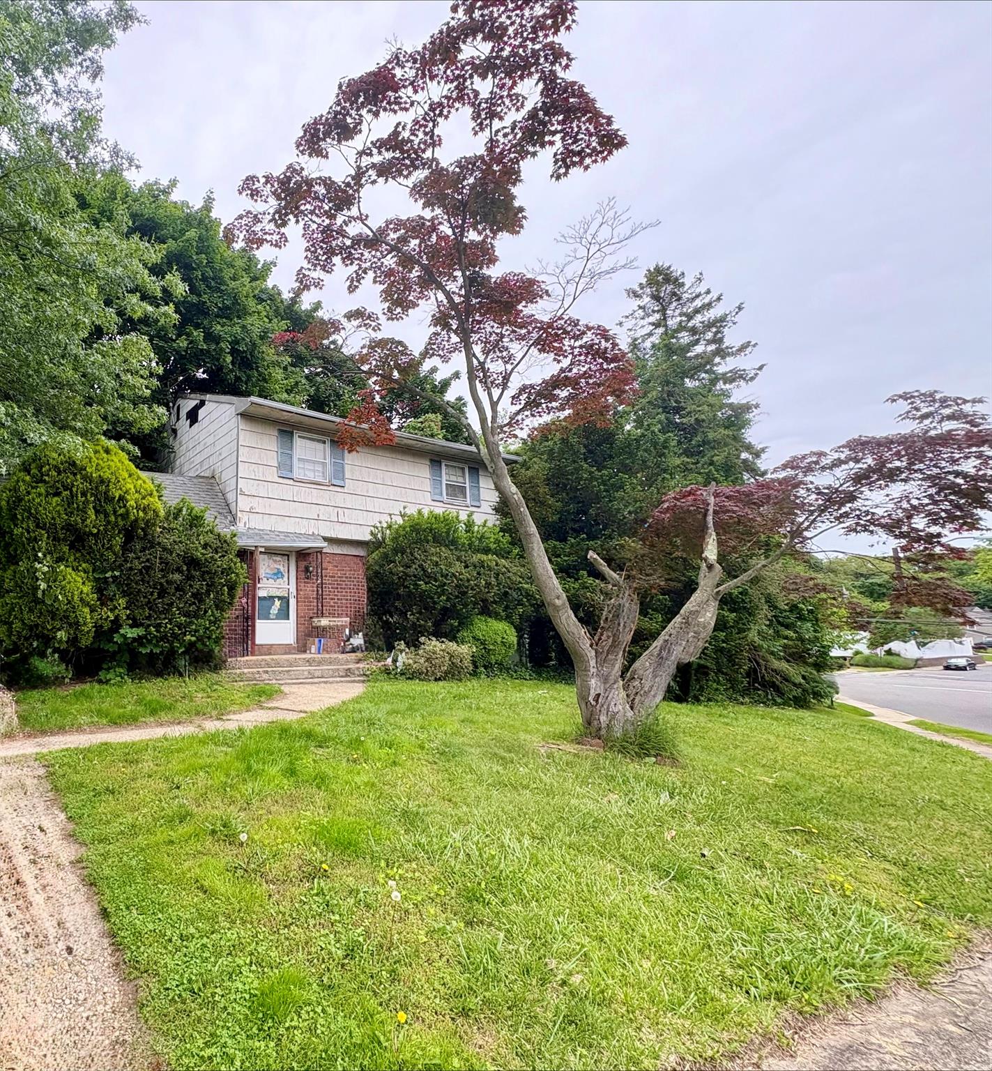 6 E Park Court, Old Bethpage, NY 11804