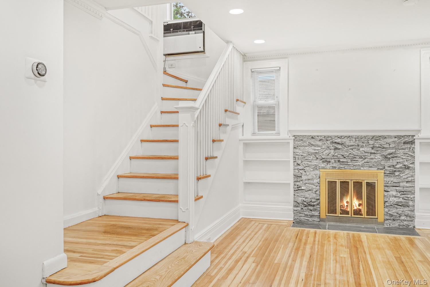 37 Keystone Place, Hewlett, NY 11557