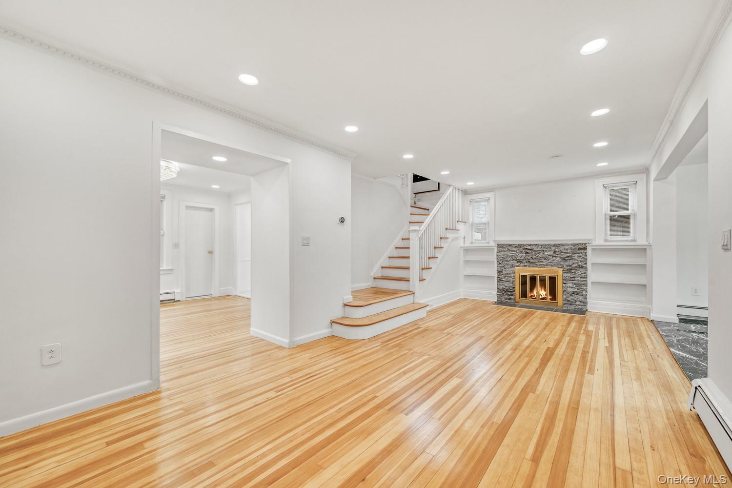 37 Keystone Place, Hewlett, NY 11557