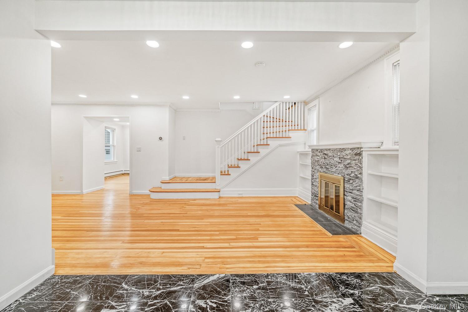 37 Keystone Place, Hewlett, NY 11557