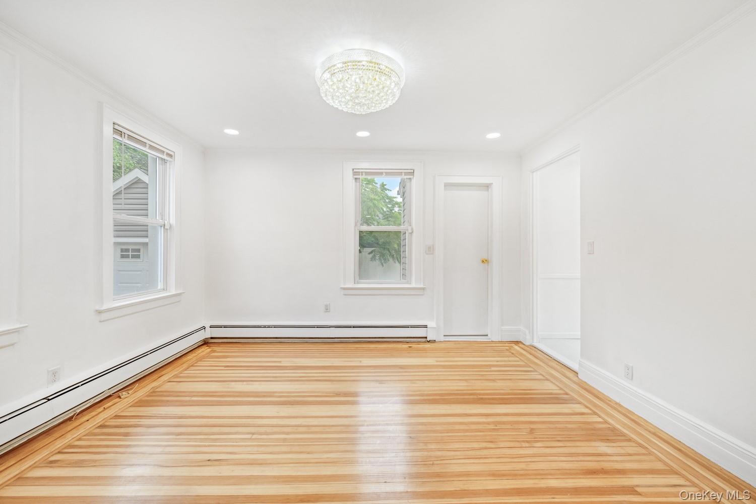 37 Keystone Place, Hewlett, NY 11557