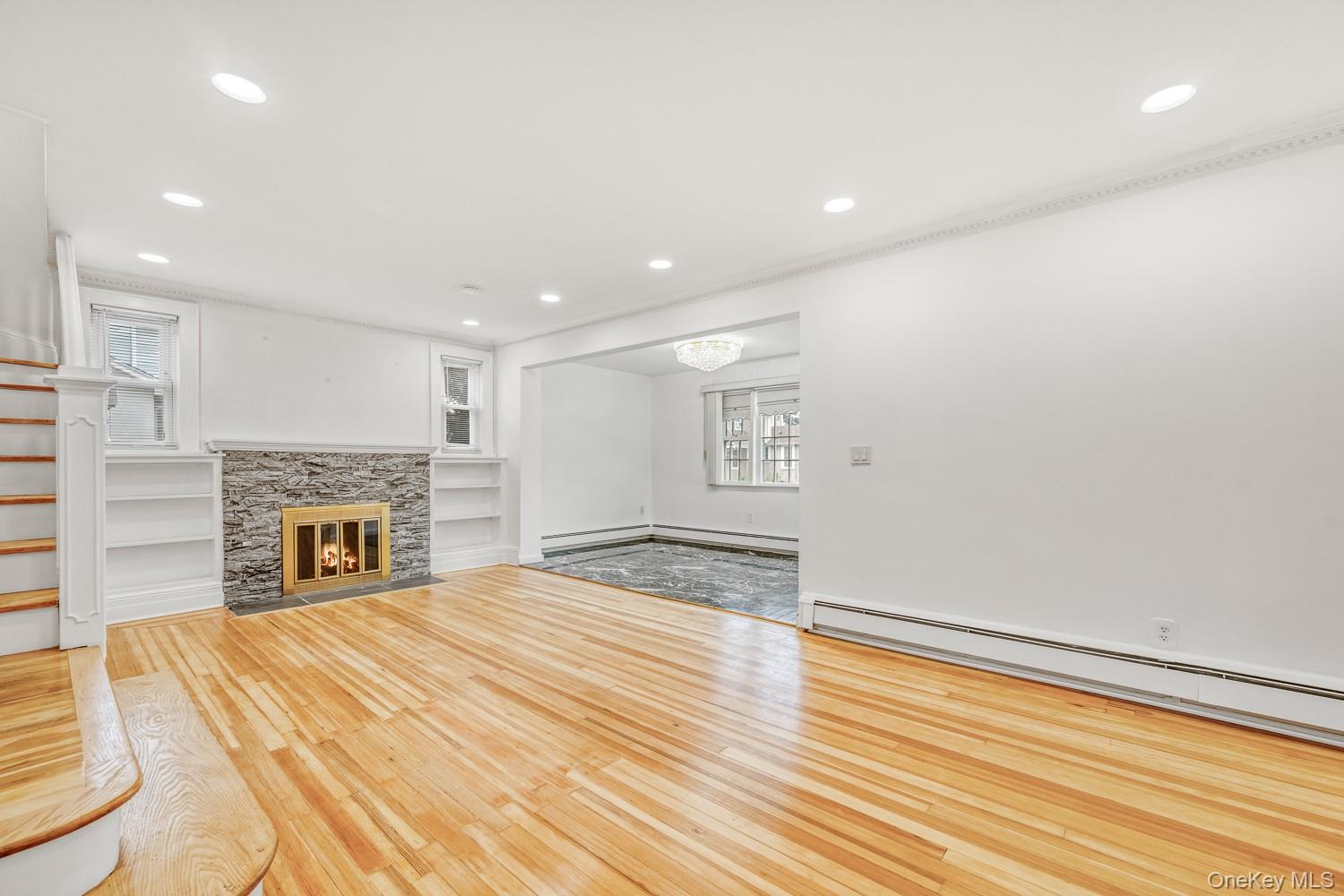 37 Keystone Place, Hewlett, NY 11557