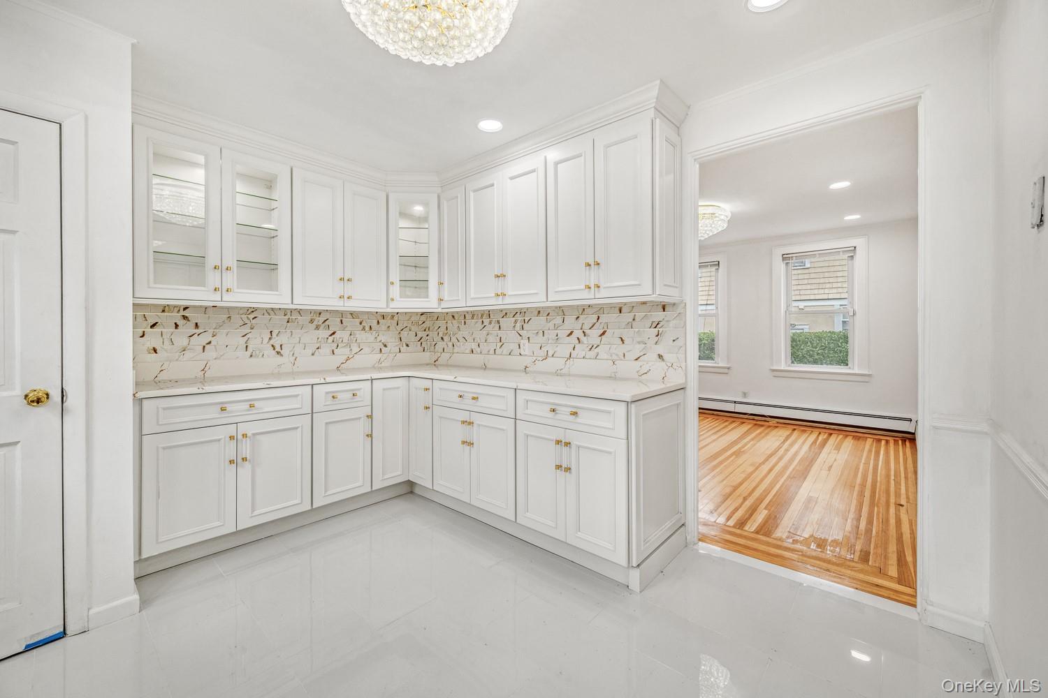 37 Keystone Place, Hewlett, NY 11557