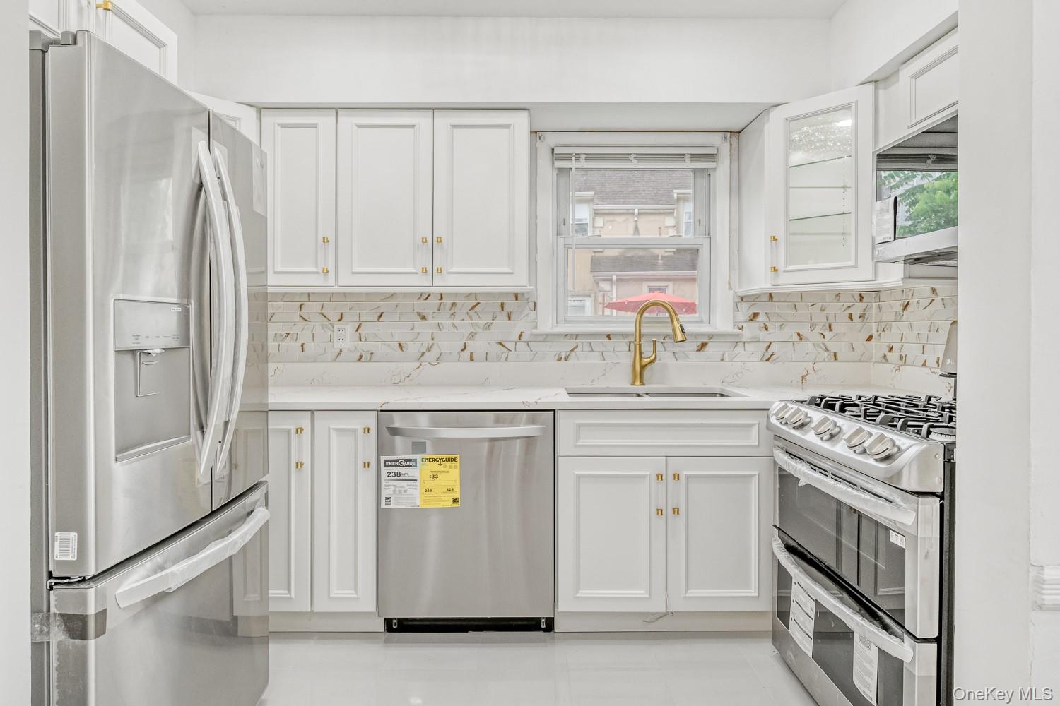 37 Keystone Place, Hewlett, NY 11557