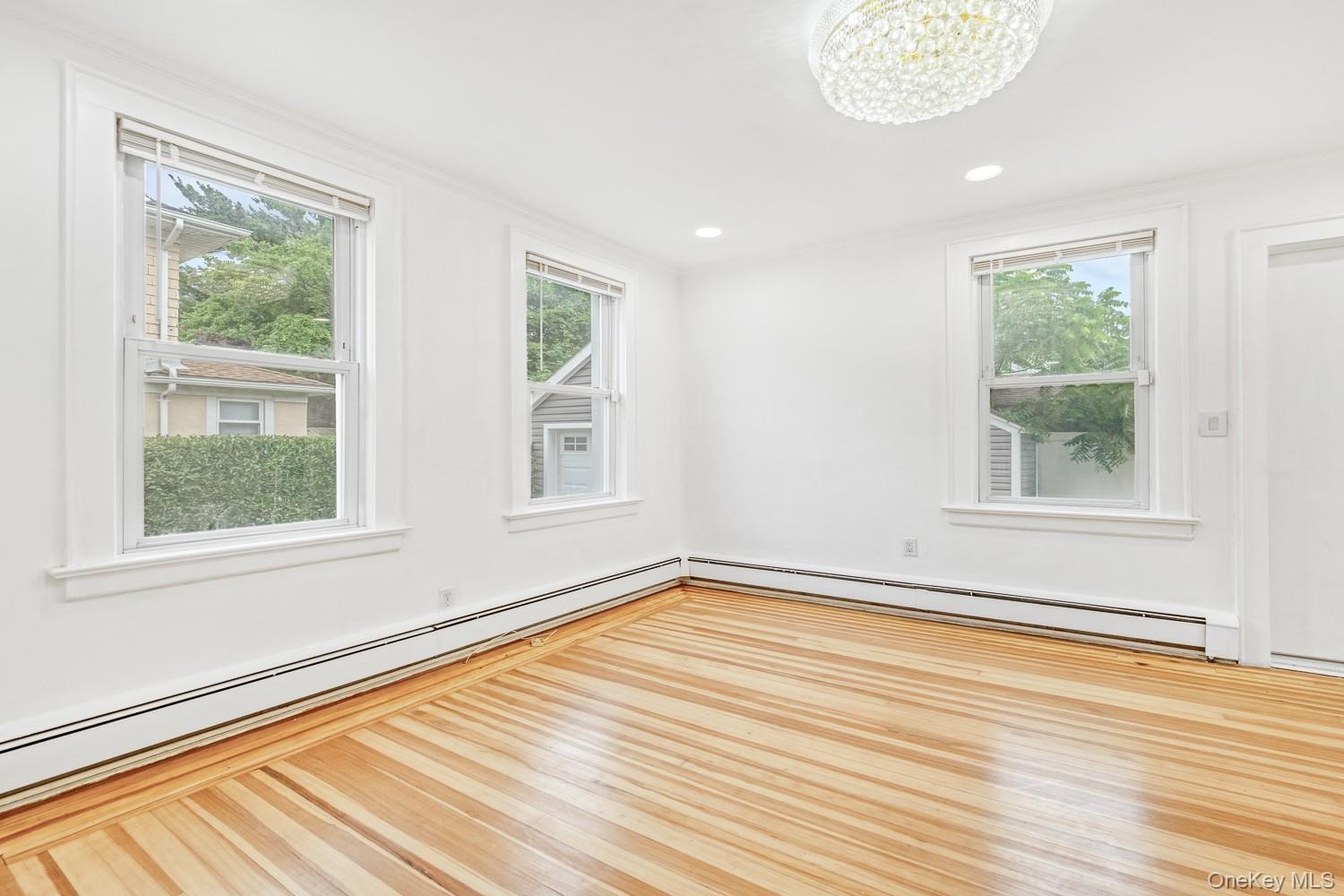 37 Keystone Place, Hewlett, NY 11557