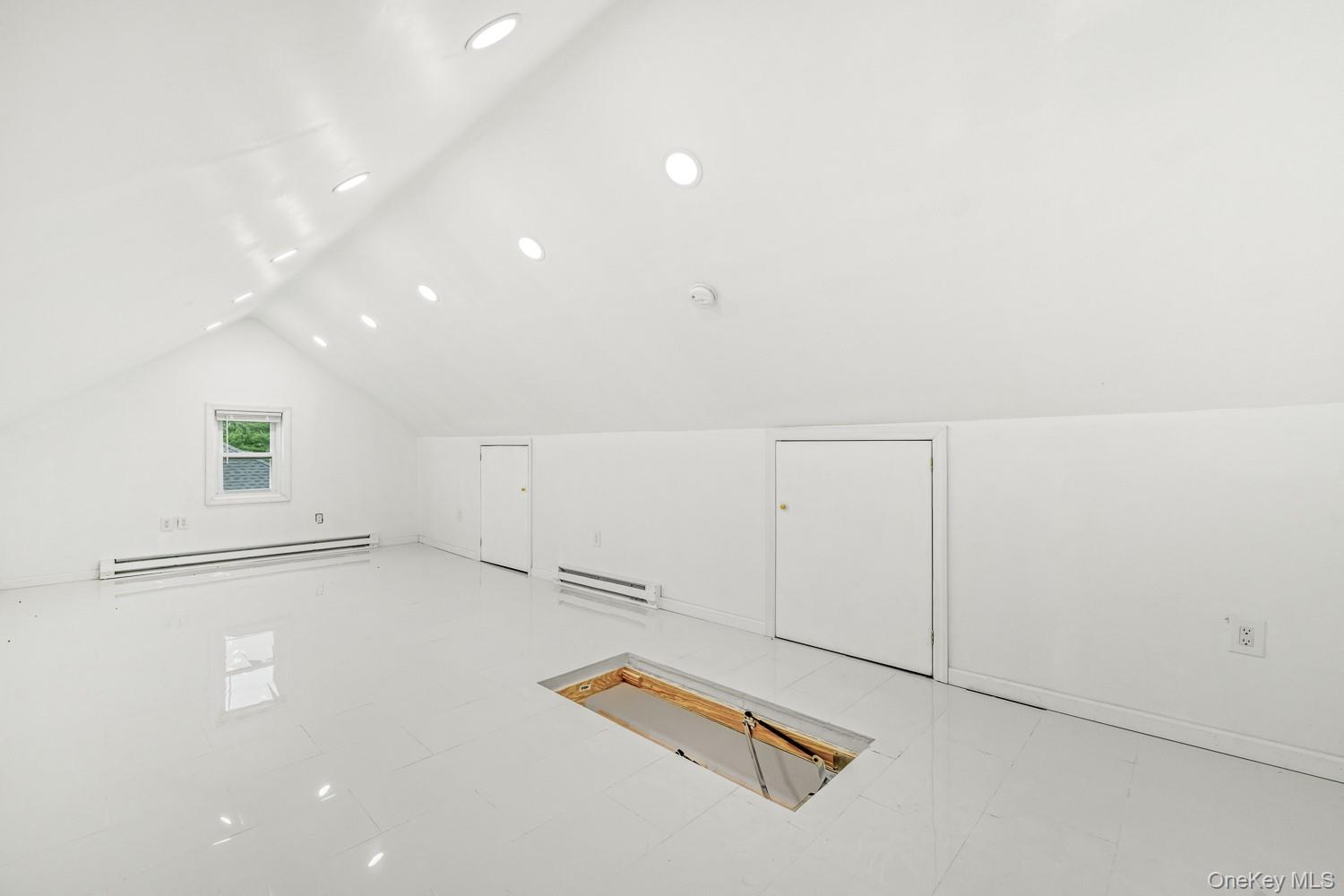 37 Keystone Place, Hewlett, NY 11557