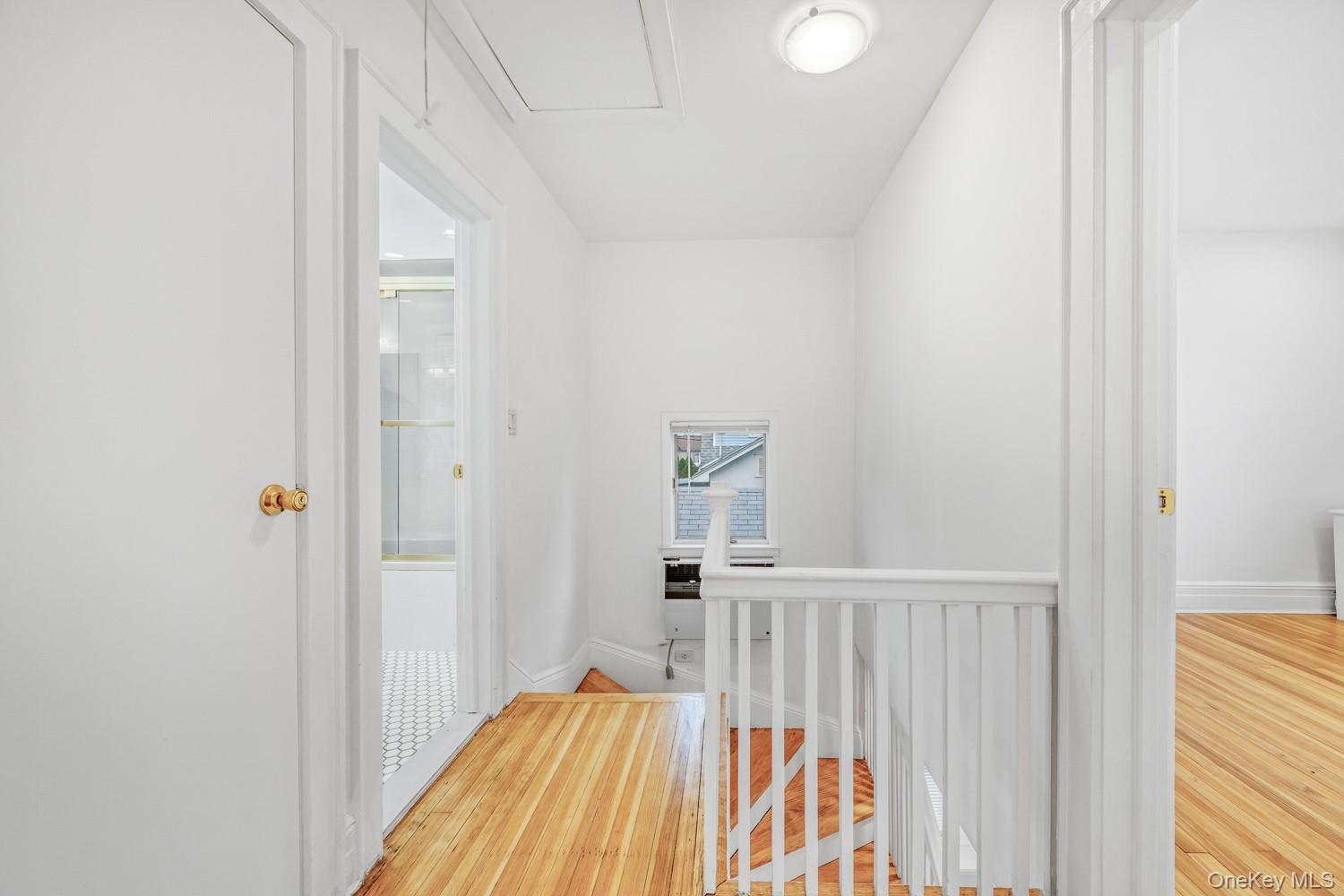 37 Keystone Place, Hewlett, NY 11557