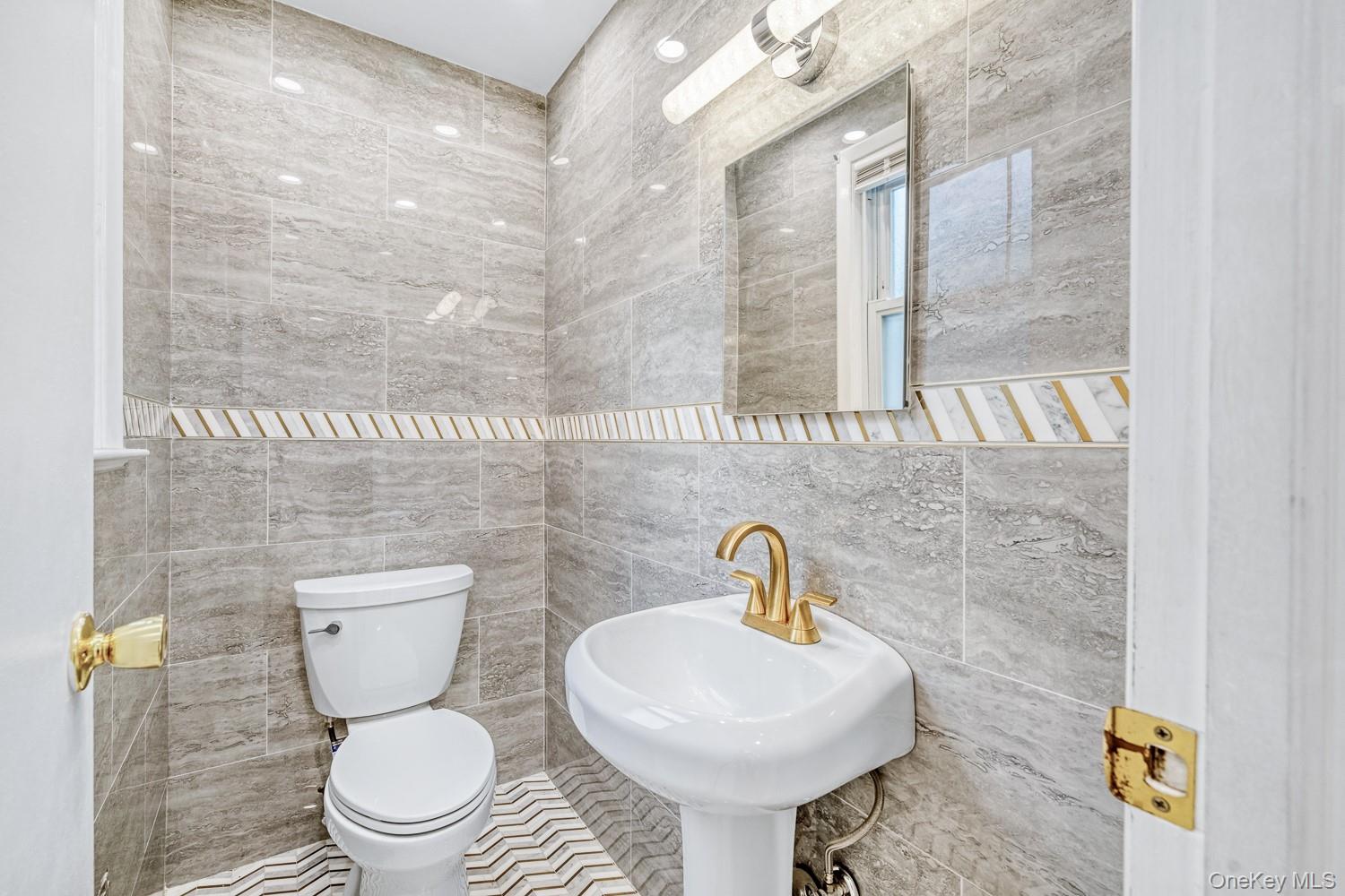 37 Keystone Place, Hewlett, NY 11557