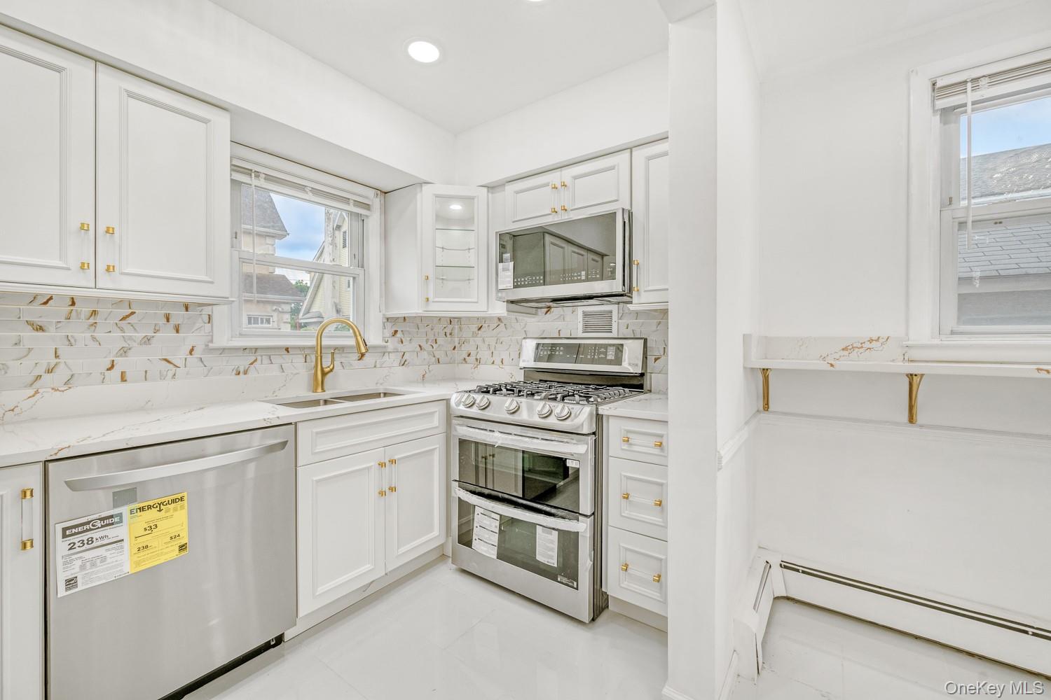 37 Keystone Place, Hewlett, NY 11557