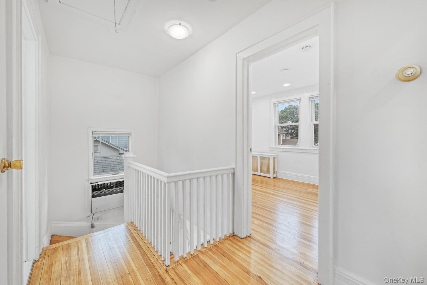 37 Keystone Place, Hewlett, NY 11557