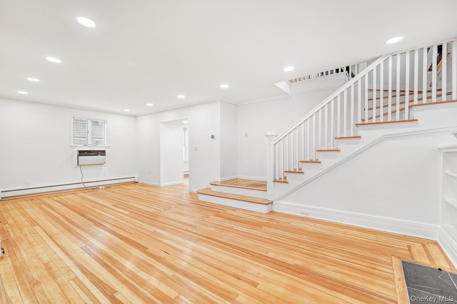 37 Keystone Place, Hewlett, NY 11557