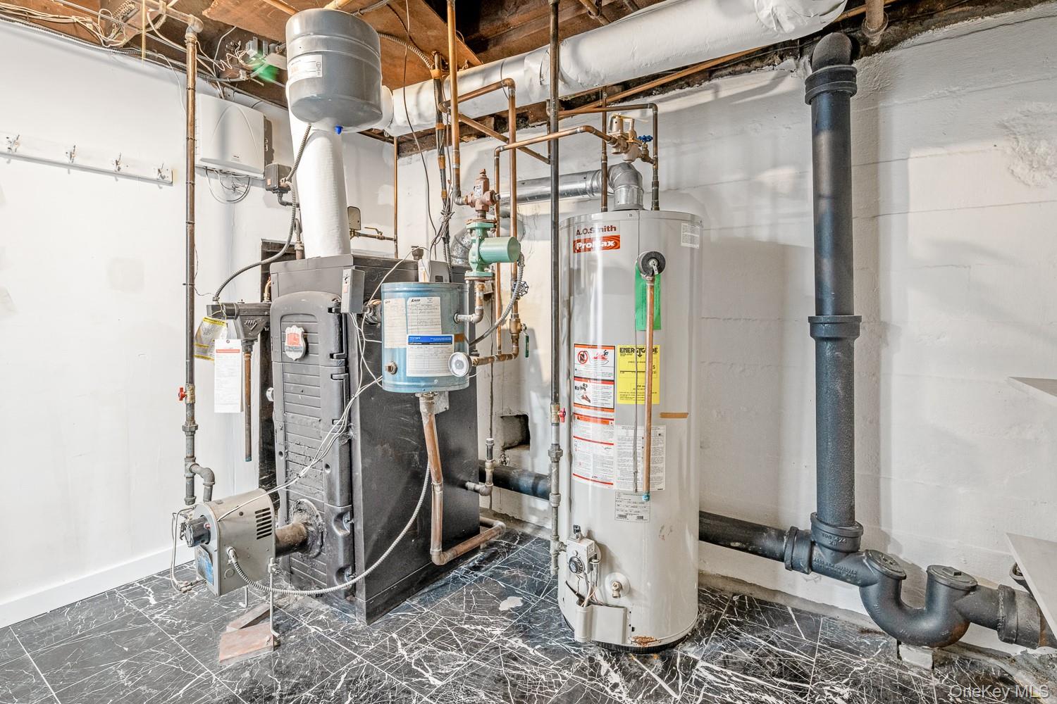 37 Keystone Place, Hewlett, NY 11557