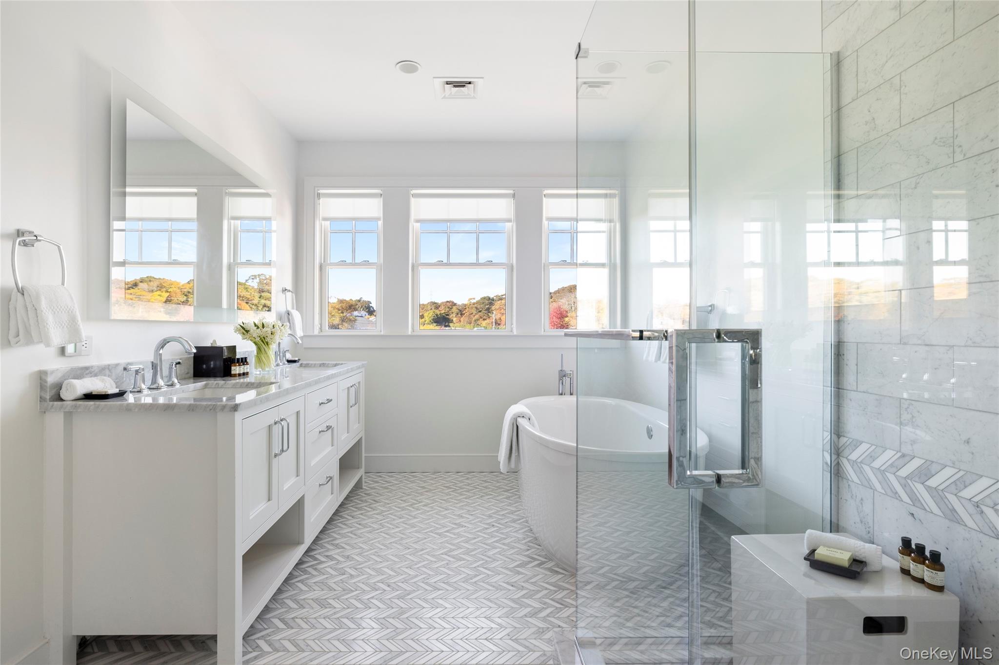 17 Old Boathouse Lane S, Hampton Bays, NY 11946