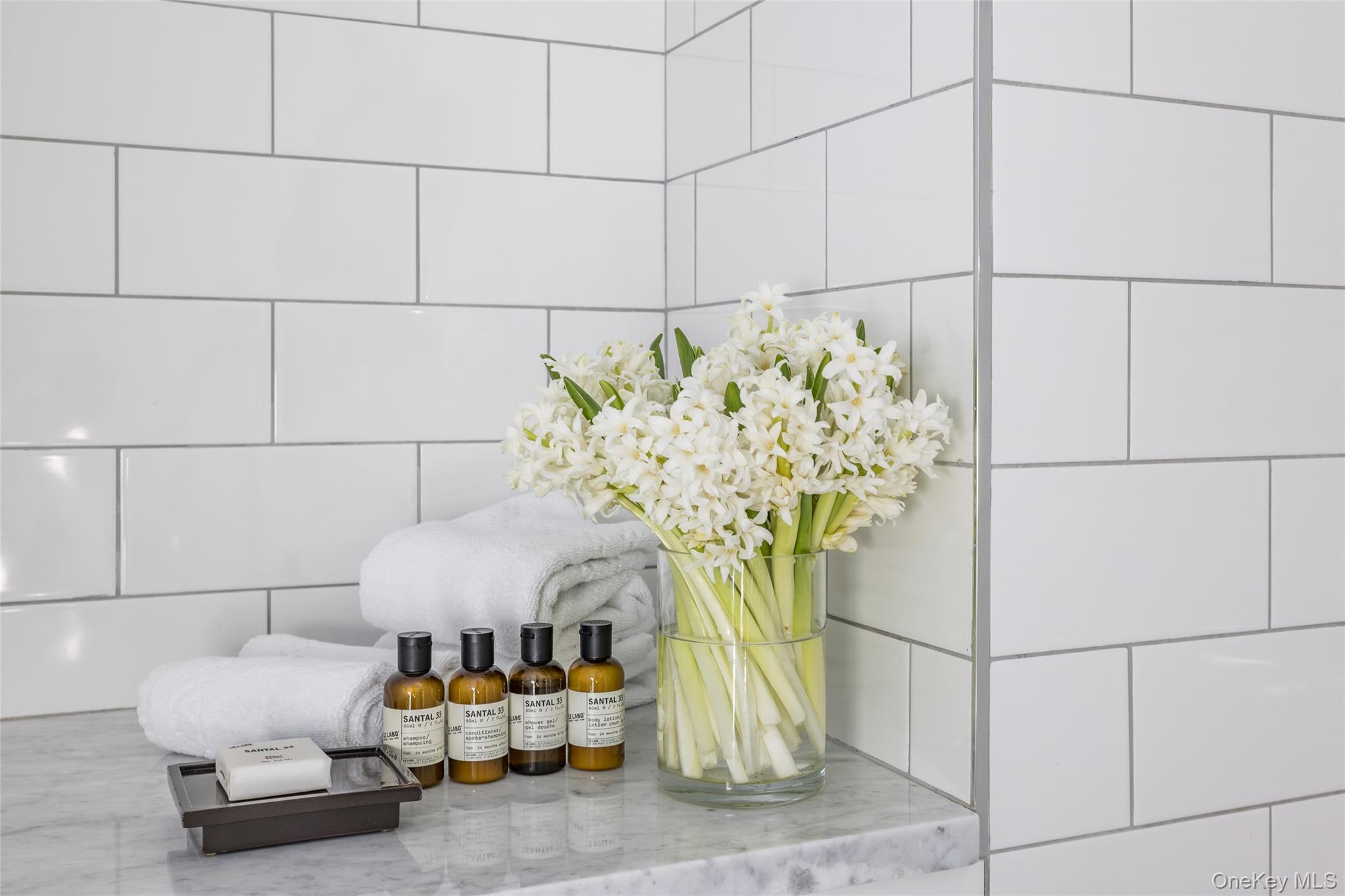 17 Old Boathouse Lane S, Hampton Bays, NY 11946