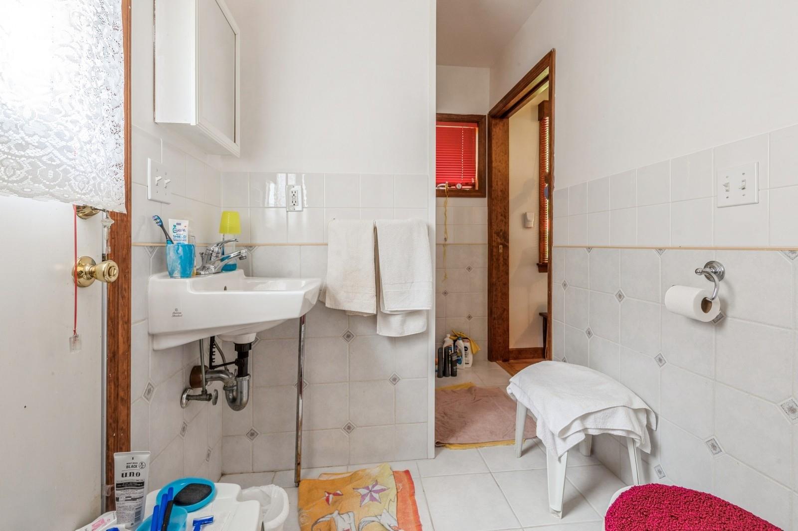 51 W Donellan Road, Hampton Bays, NY 11946