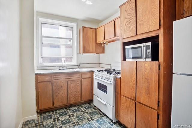 3215 Olinville Ave # 4C, Bronx, NY 10467