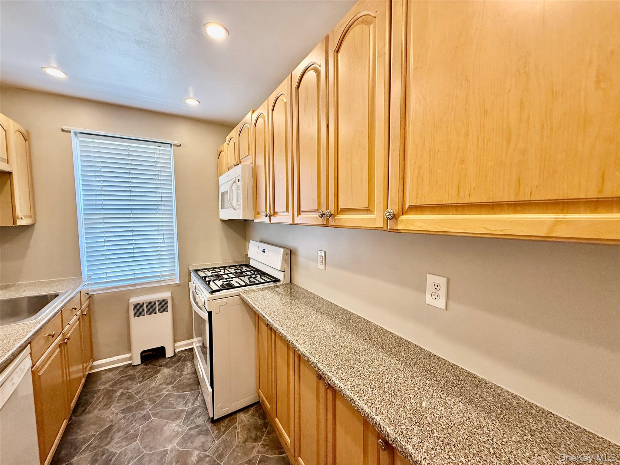 1549 Central Park Avenue # G2, Yonkers, NY 10710