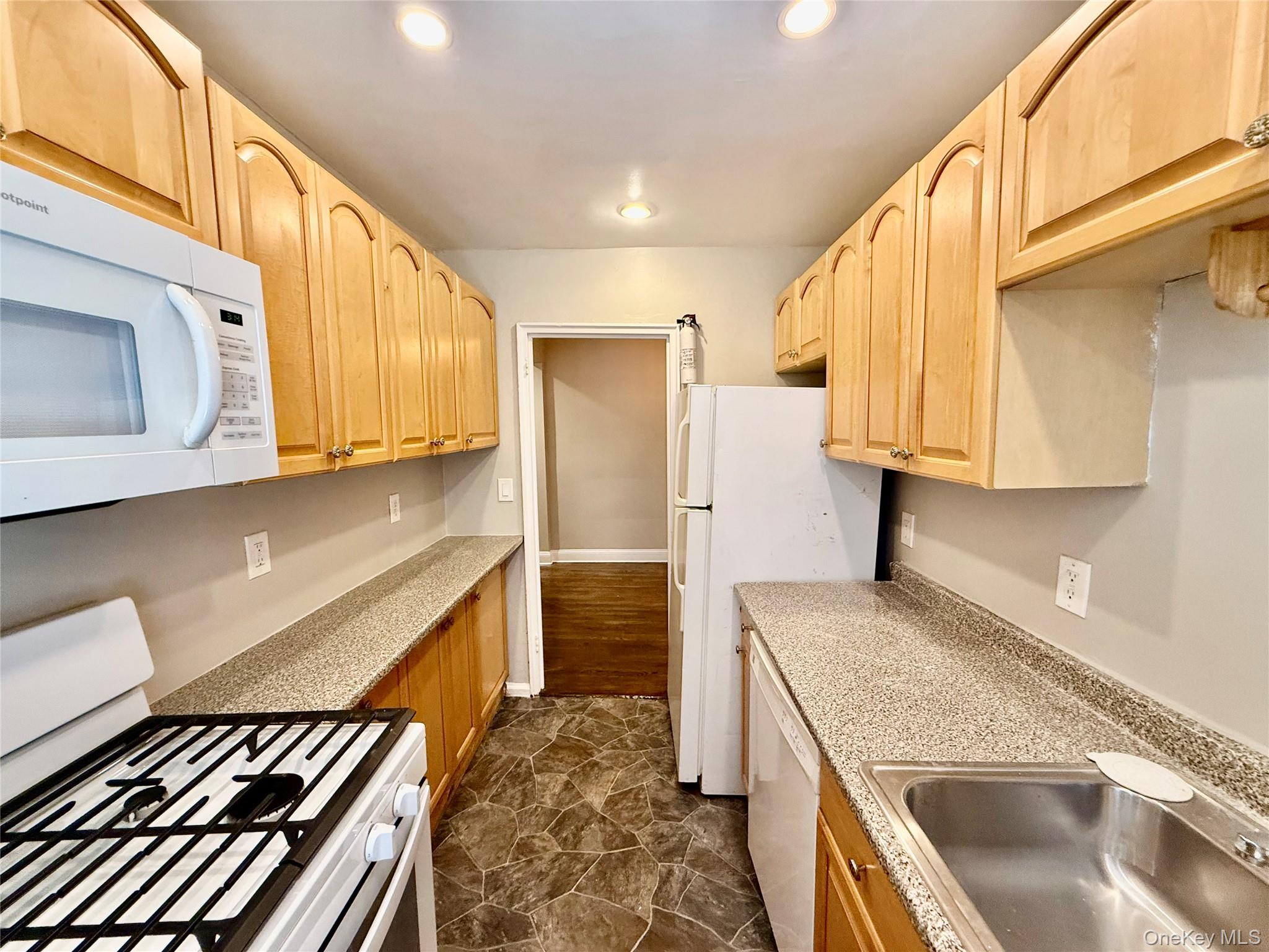 1549 Central Park Avenue # G2, Yonkers, NY 10710