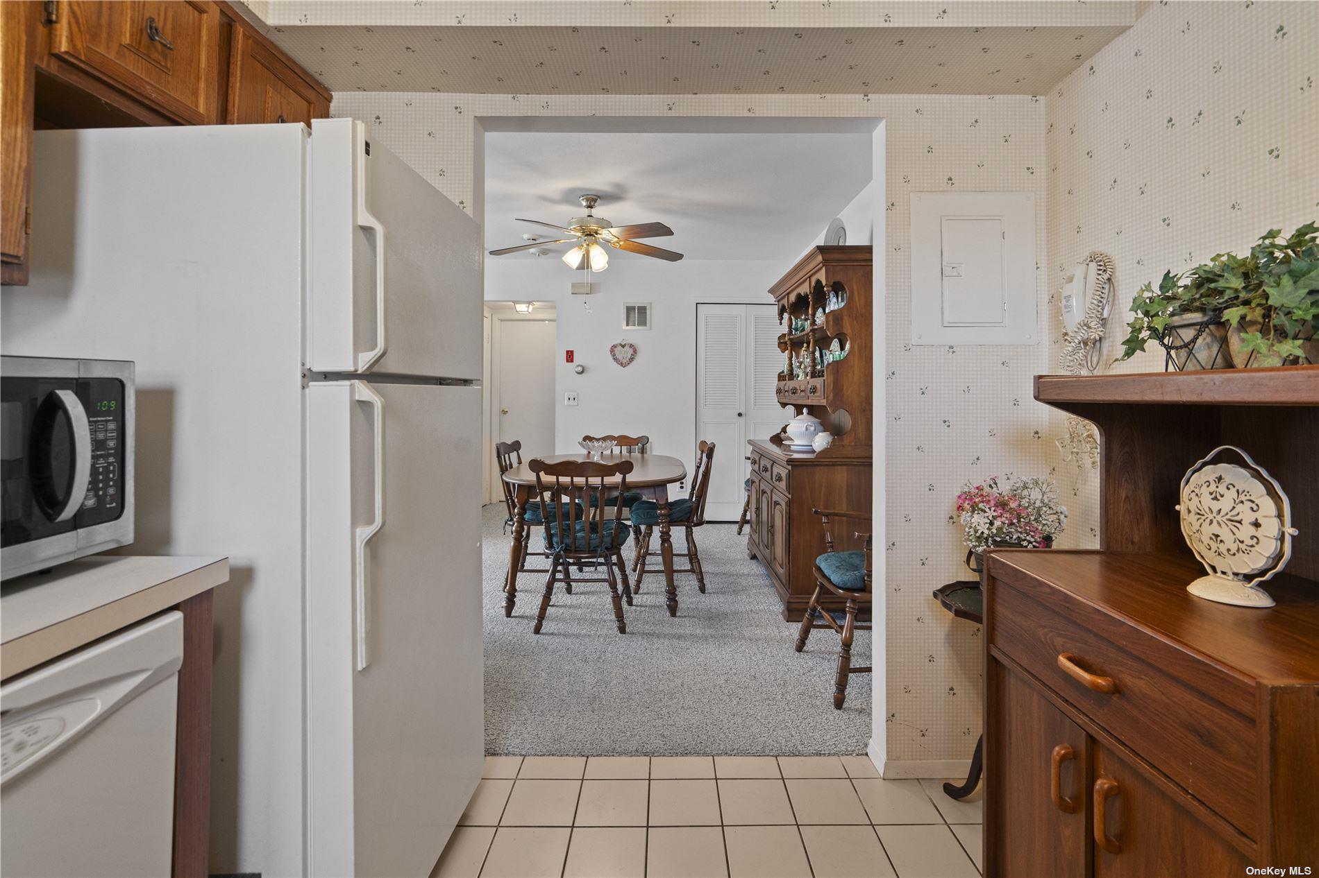 21 W Cambridge Drive SE # 21, Copiague, NY 11726