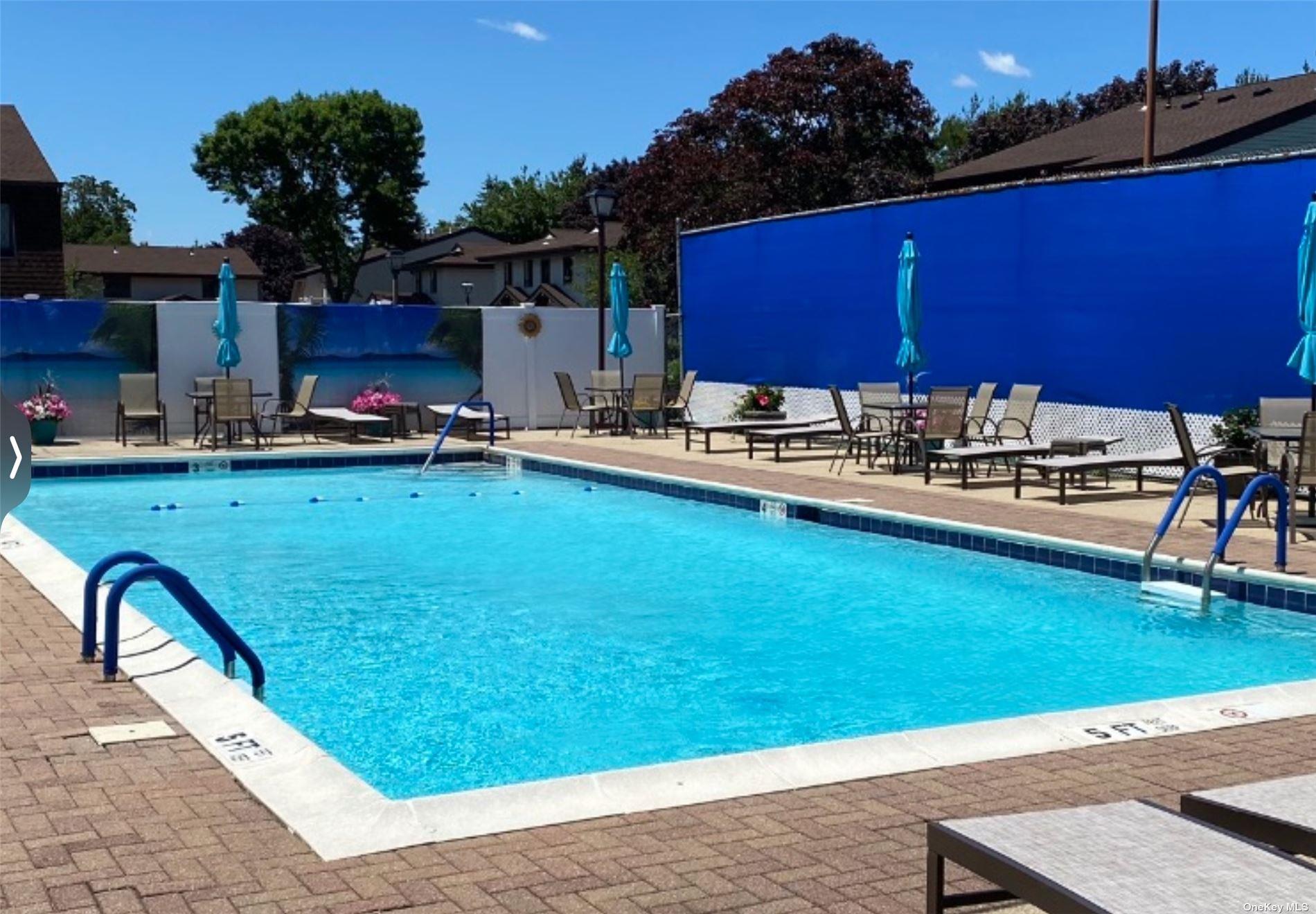 21 W Cambridge Drive SE # 21, Copiague, NY 11726