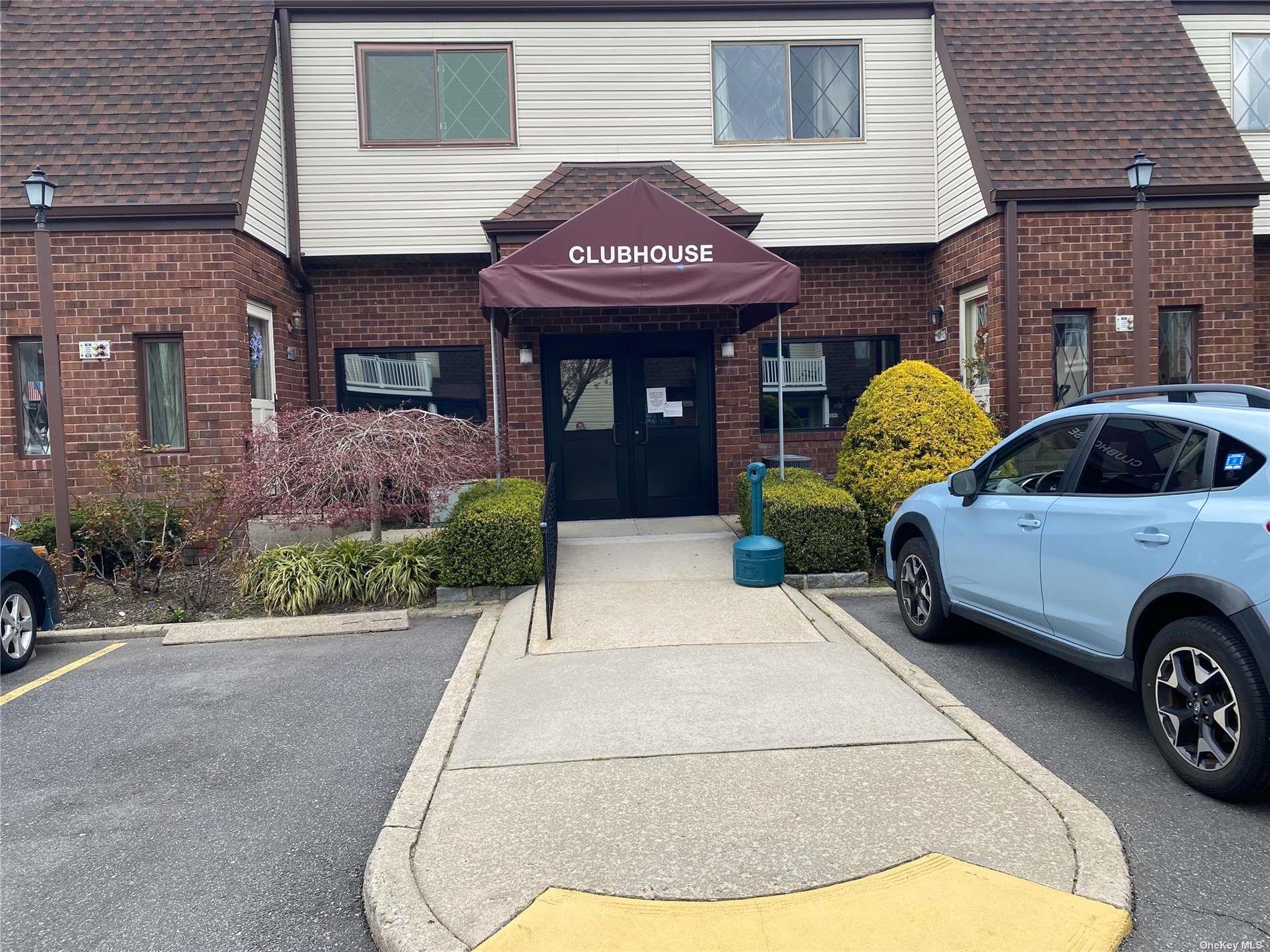 21 W Cambridge Drive SE # 21, Copiague, NY 11726