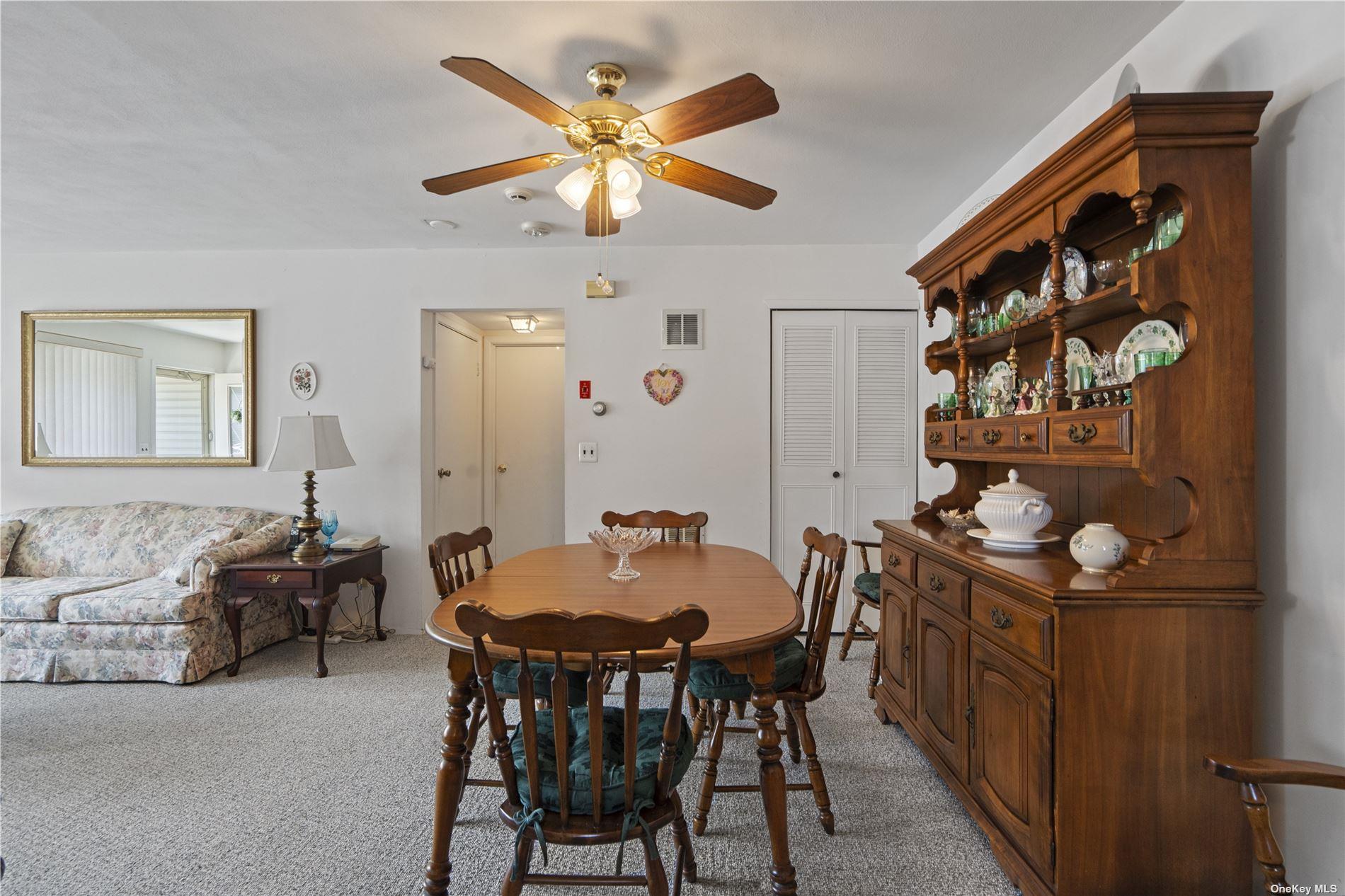 21 W Cambridge Drive SE # 21, Copiague, NY 11726