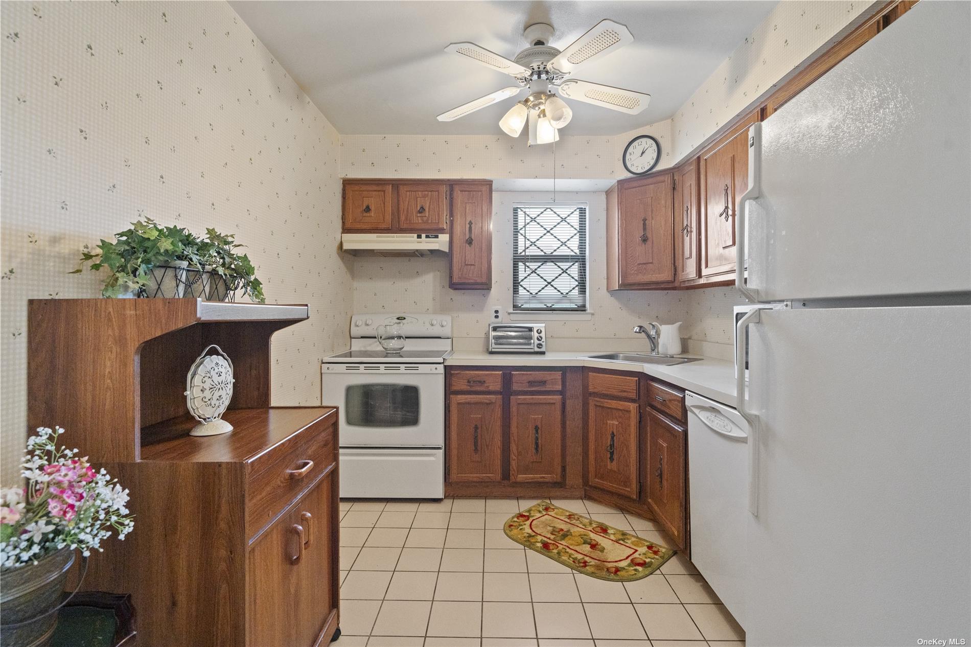 21 W Cambridge Drive SE # 21, Copiague, NY 11726