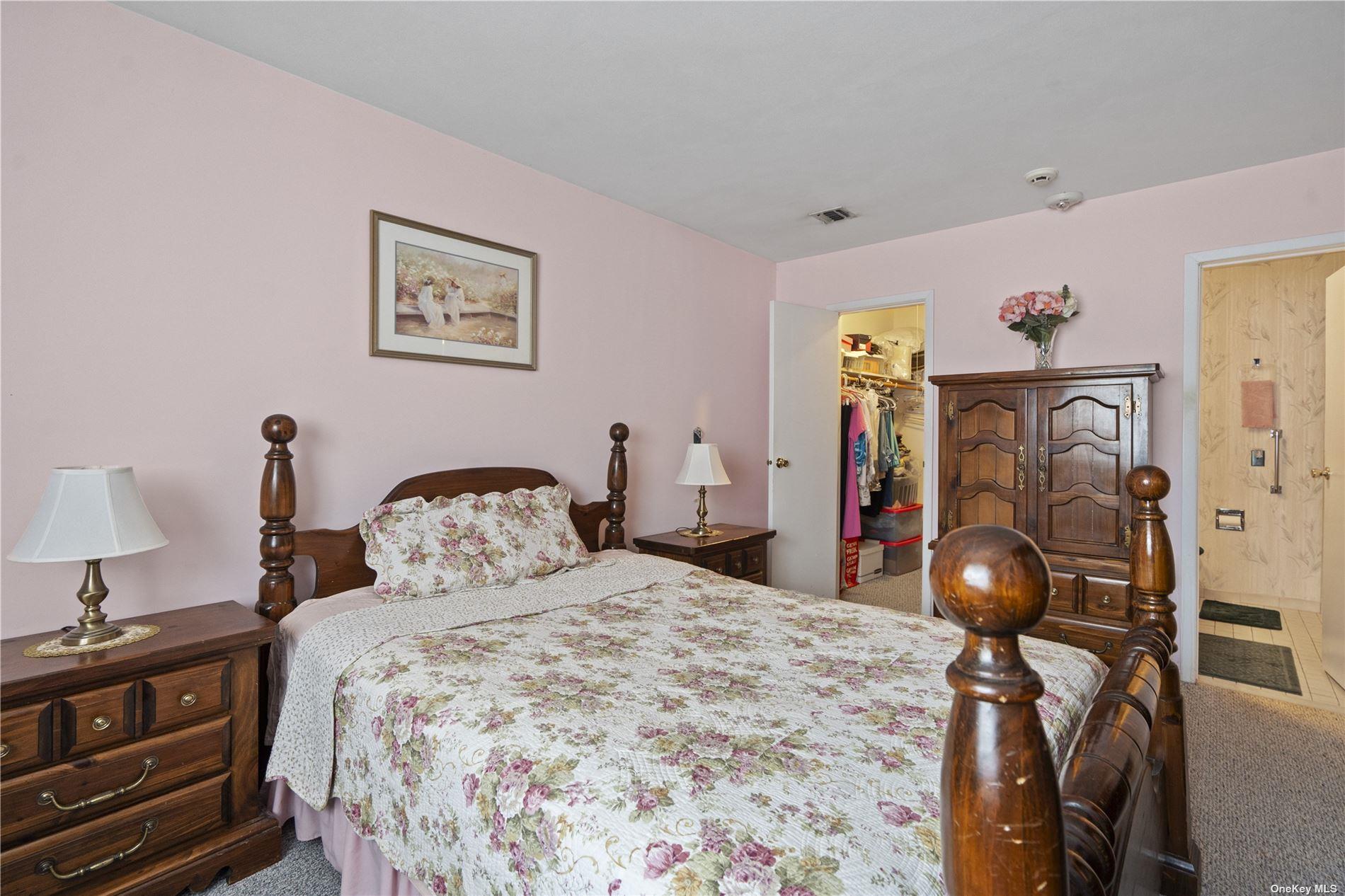 21 W Cambridge Drive SE # 21, Copiague, NY 11726