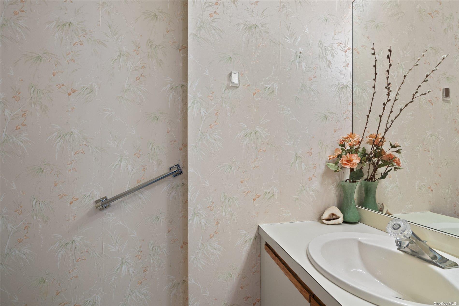 21 W Cambridge Drive SE # 21, Copiague, NY 11726