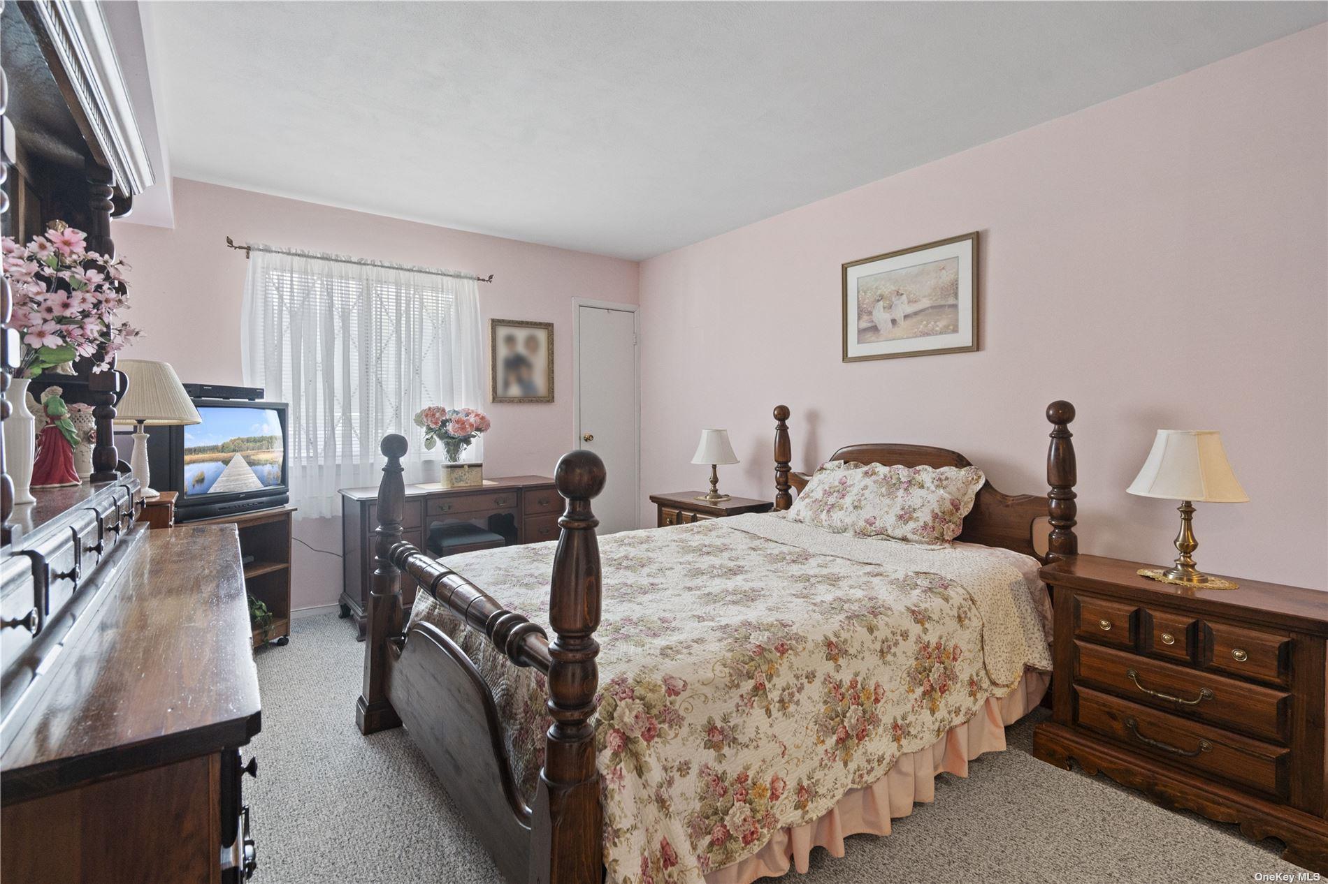 21 W Cambridge Drive SE # 21, Copiague, NY 11726