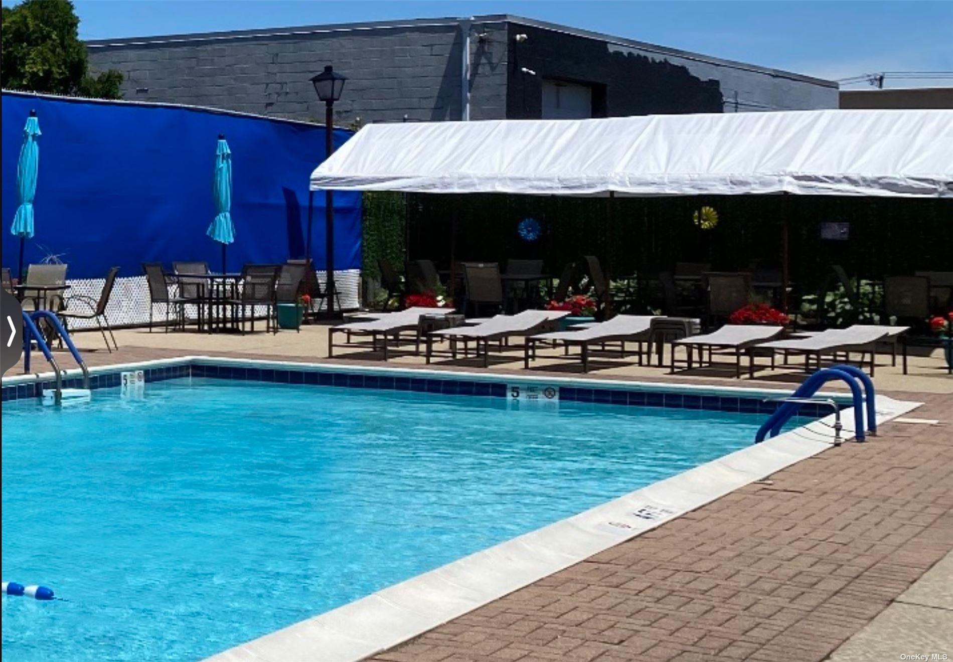 21 W Cambridge Drive SE # 21, Copiague, NY 11726